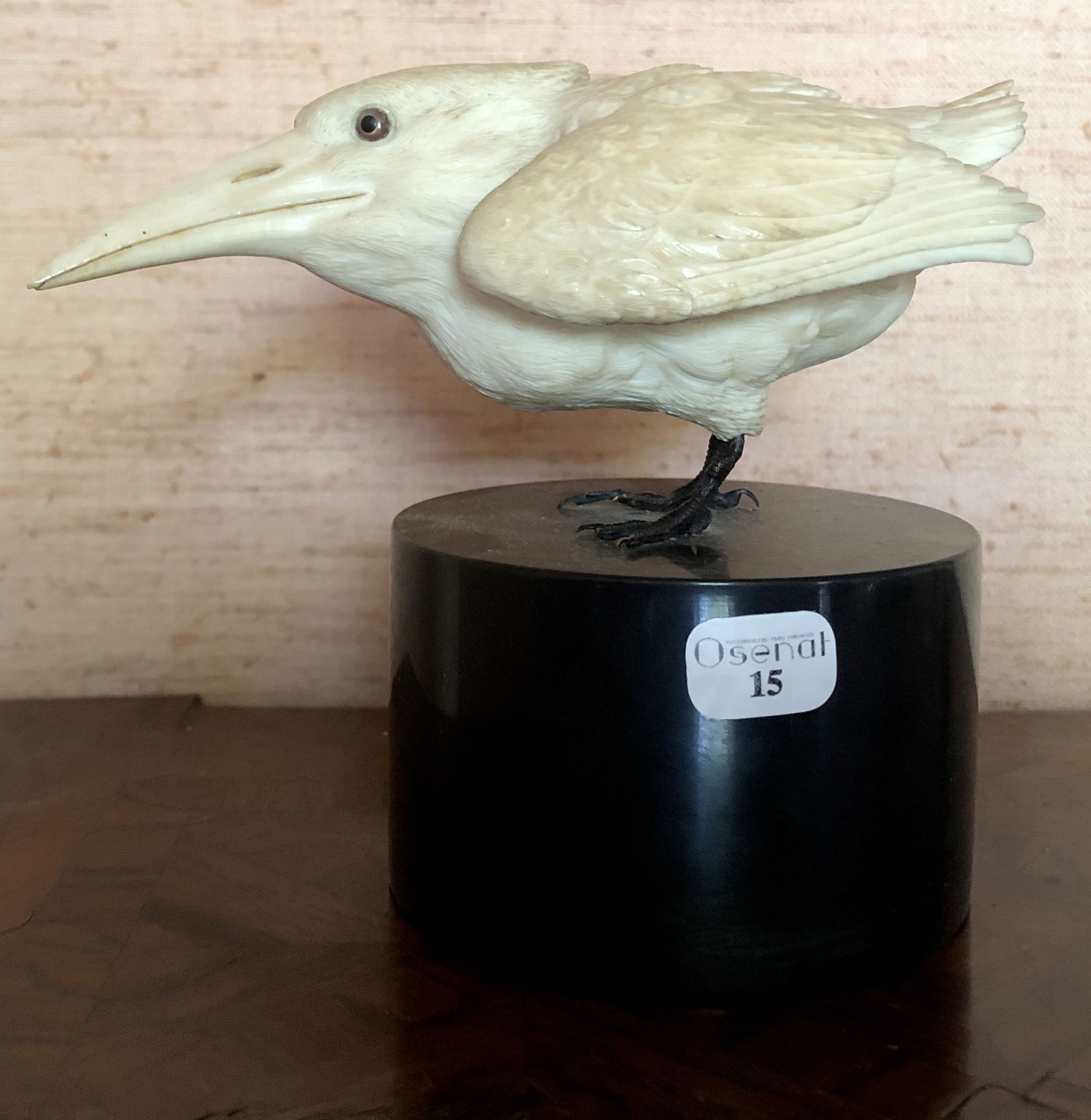 Null JAPAN Eisvogel aus Elfenbein Beine aus patinierter Bronze Moderner Sockel M&hellip;