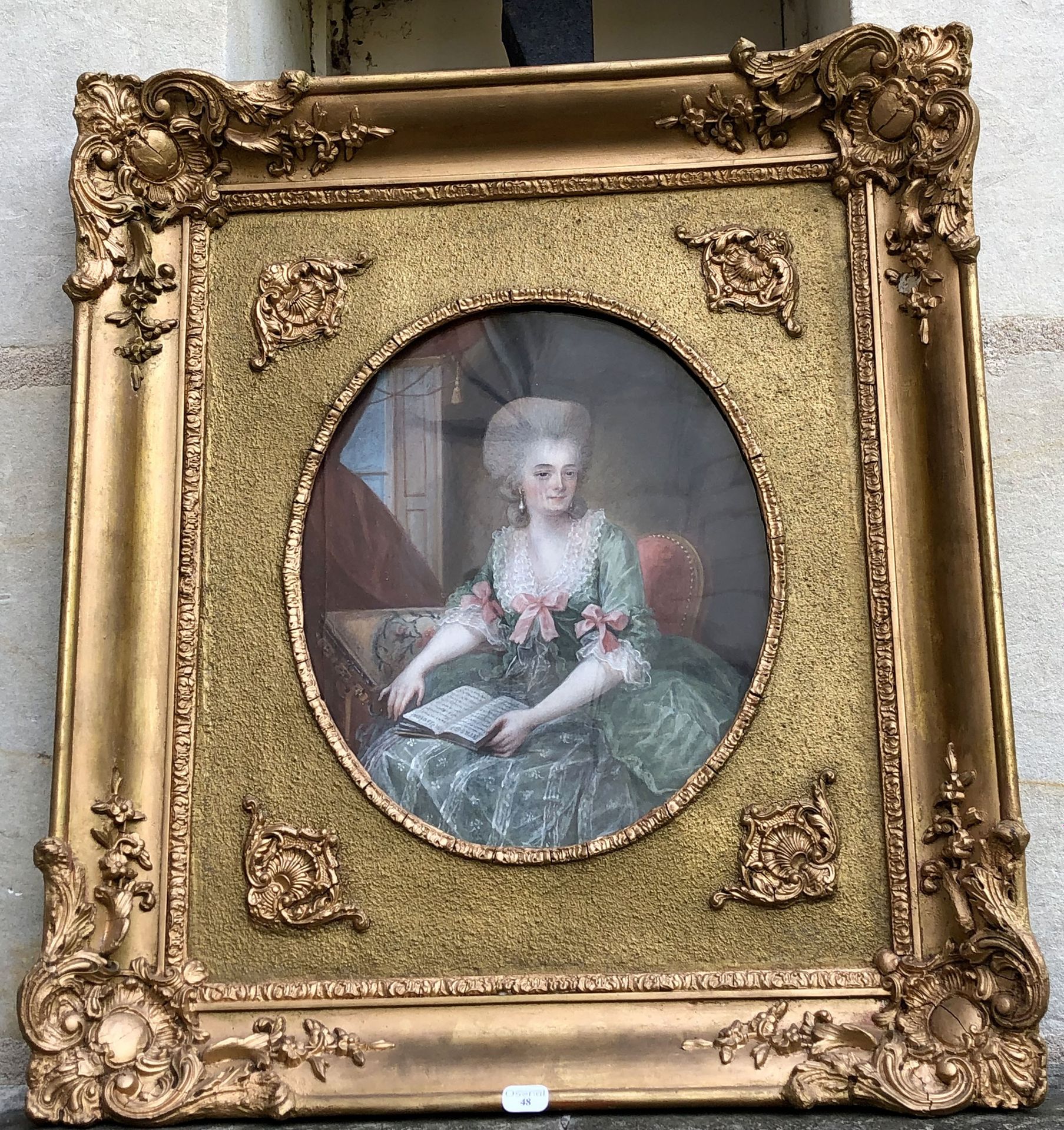 Null 18世纪 法国学校 读书的年轻女子 椭圆形粉彩画 25 x 21 cm (展出) (左侧有折痕)