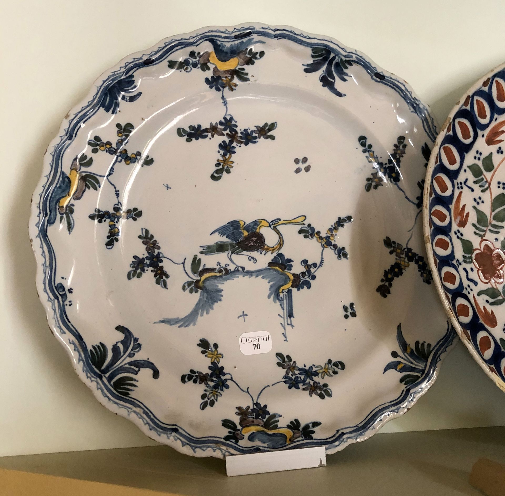 Null 一个波尔多陶器盘。 											 饰有鹭鸶图案 十八世纪 直径：24厘米