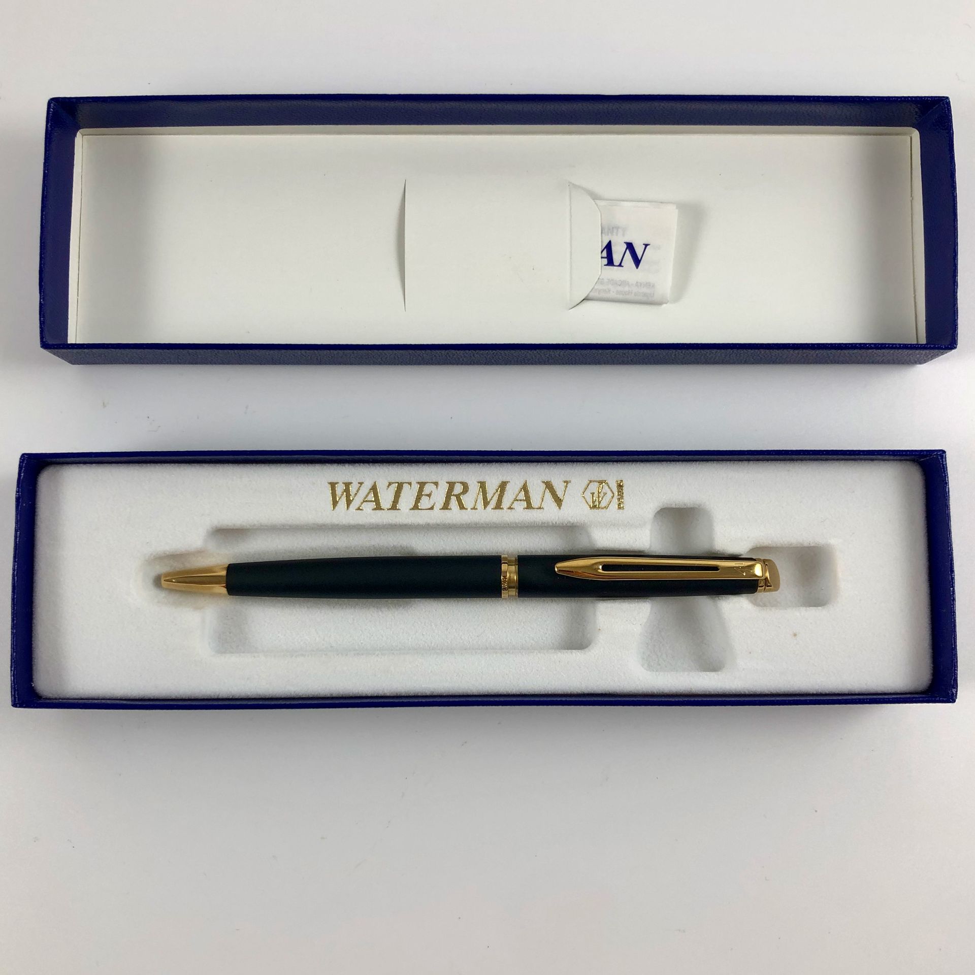 Null Waterman金色圆珠笔。全新的原包装盒。黑色墨水，镀金。长度：13.1厘米。