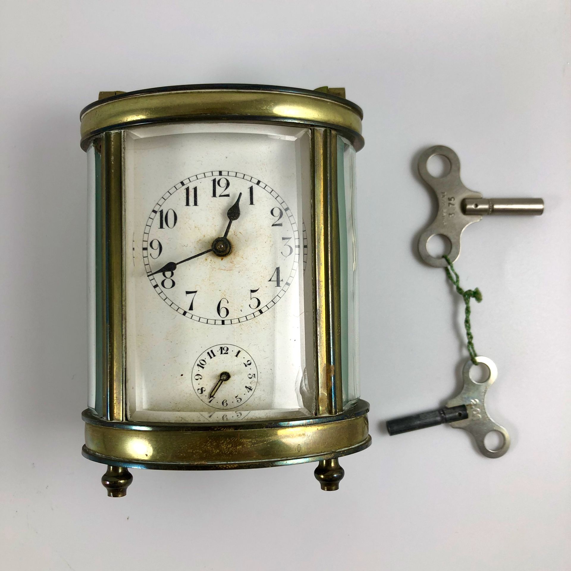 Null 
OFFICER'S CLOCK. Oval shaped clock. Apparent mechanism. Alarm clock functi&hellip;