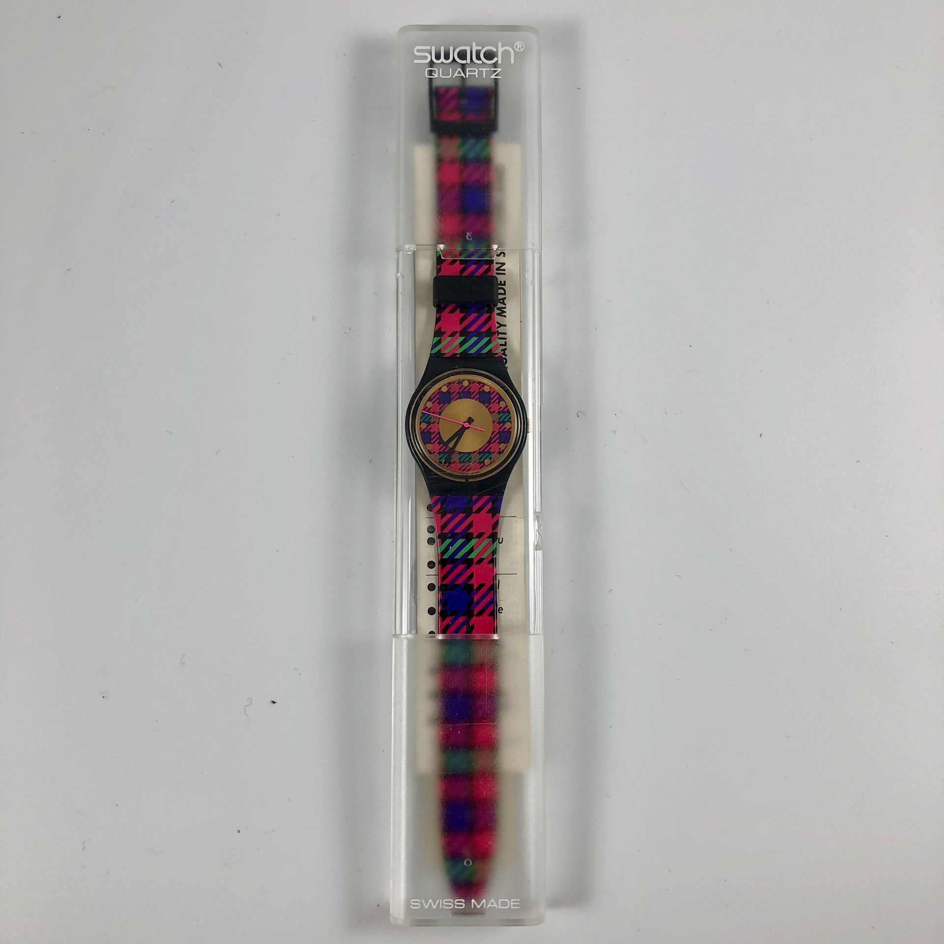 Null 
SWATCH

Alrededor de 1990.

Ref: GB147.

Reloj de pulsera modelo "Tweed".
&hellip;