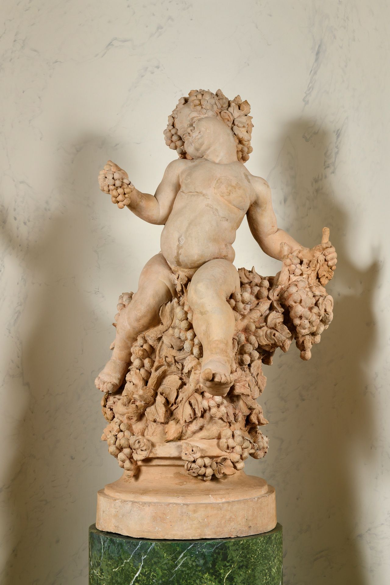 Null Bedeutende Terrakotta-GRUPPE mit der Darstellung des Bacchus-Kindes, das au&hellip;