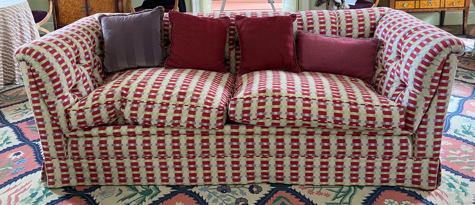 Null 克里斯蒂安-巴丁（1930-2019） 一对用织物覆盖的舒适沙发，出版商为伦敦的索普。 由Christian BADIN为David HICKS创作。&hellip;