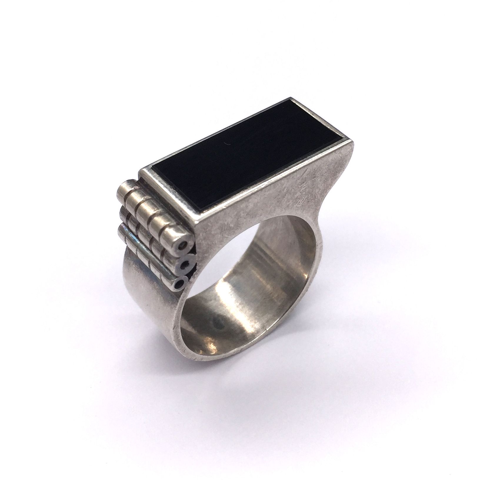 Null JEAN DESPRES Silver ring holding a rectangle of onyx with three cylinders. &hellip;
