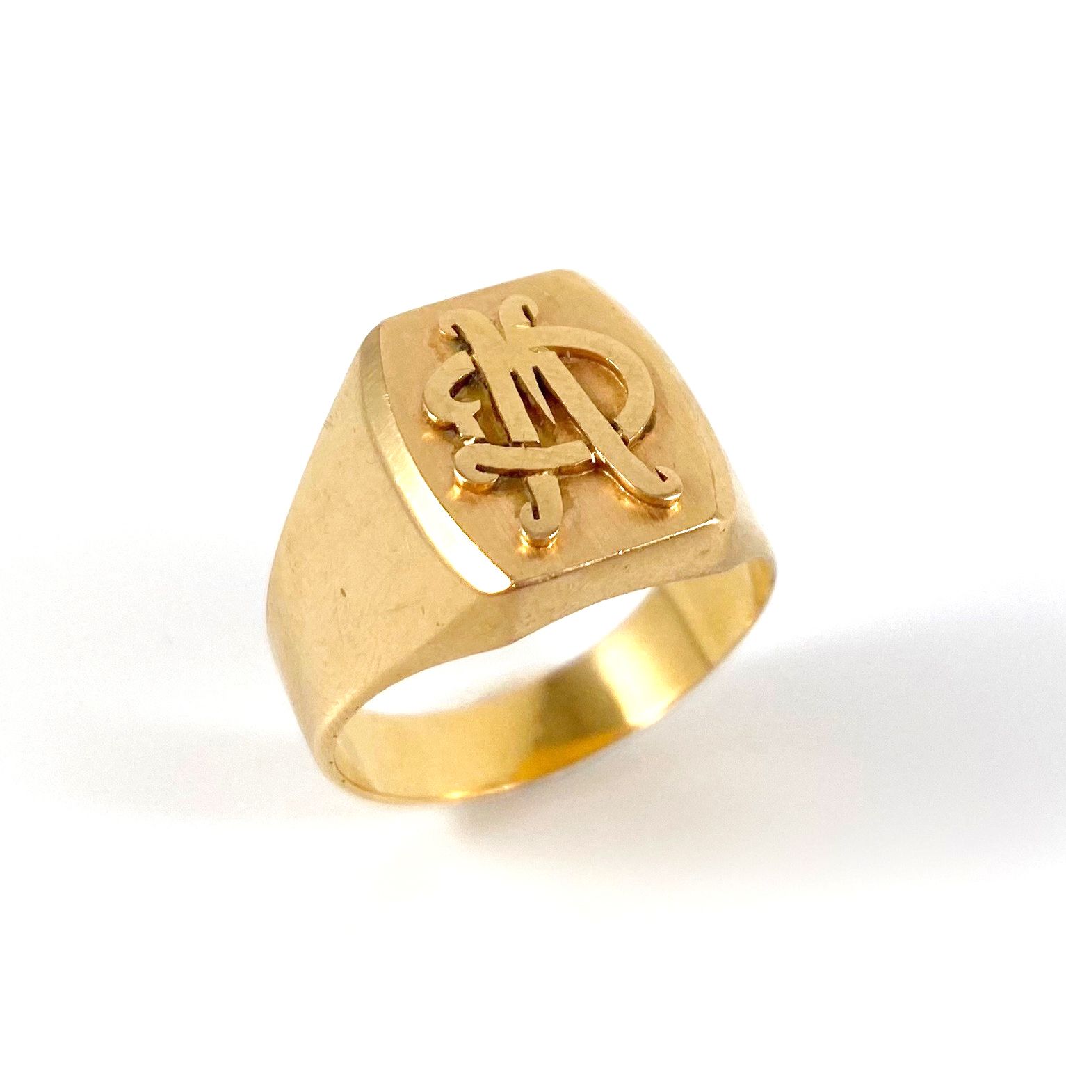 Null 饰有M&D字母的马，18K黄金镶嵌。法国的工作。 TDD : 59.毛重：7.60克。 一枚黄金戒指。