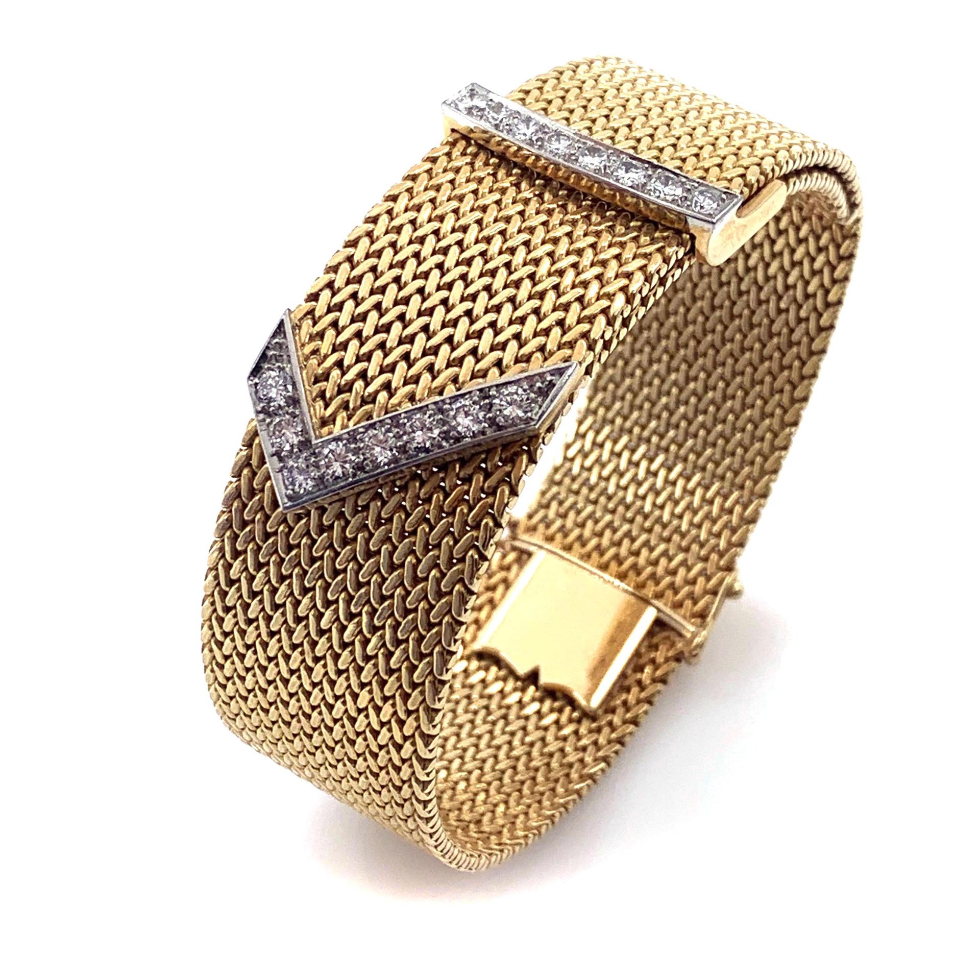 Null IMPORTANT BRACELET adorned with a polonaise mesh with a belt design holding&hellip;
