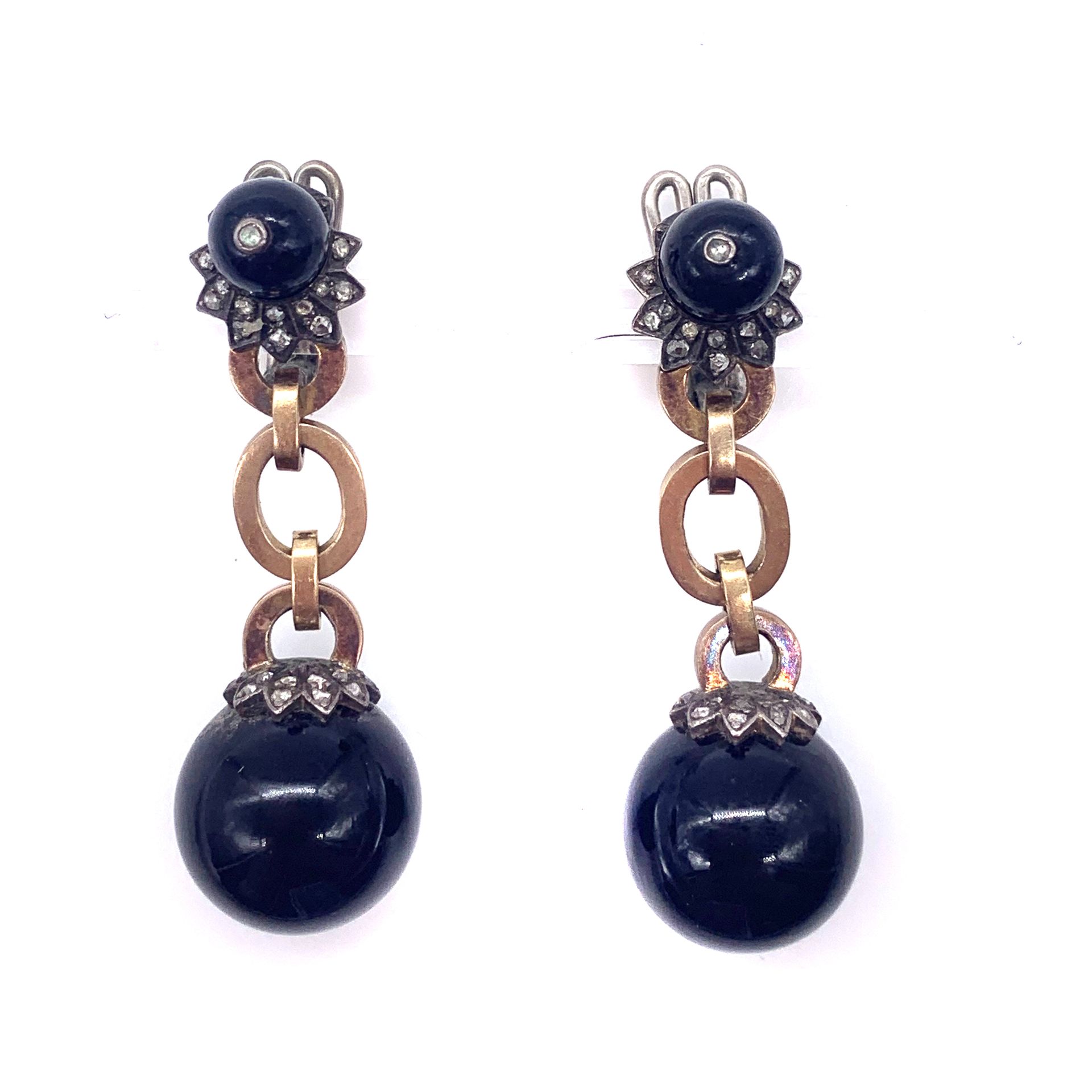 Null PAIR OF EARRINGS holding two onyx beads in an oval mesh decorated with rose&hellip;