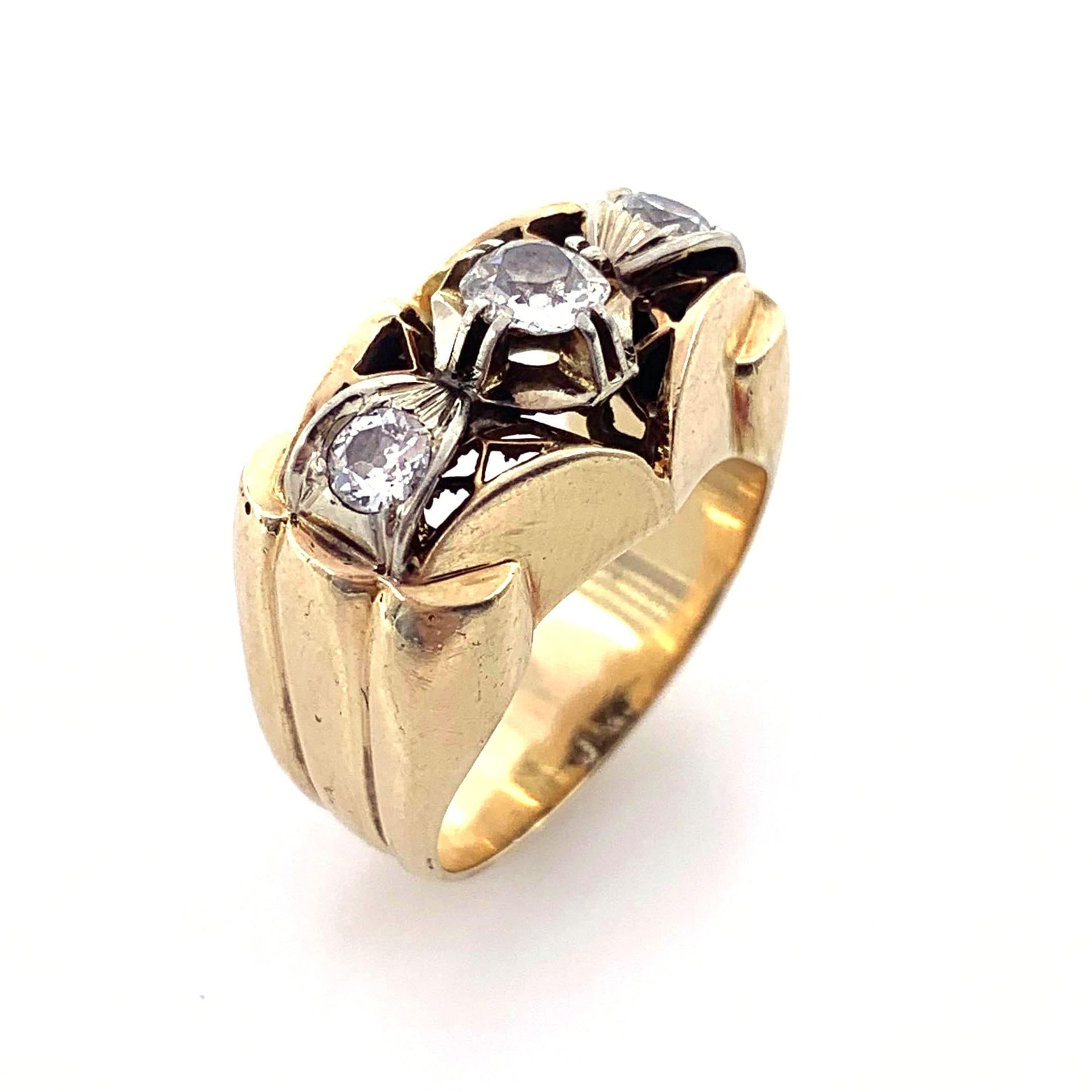 Null 1950's RING adorned with three old-cut diamonds in a geometrical setting. S&hellip;