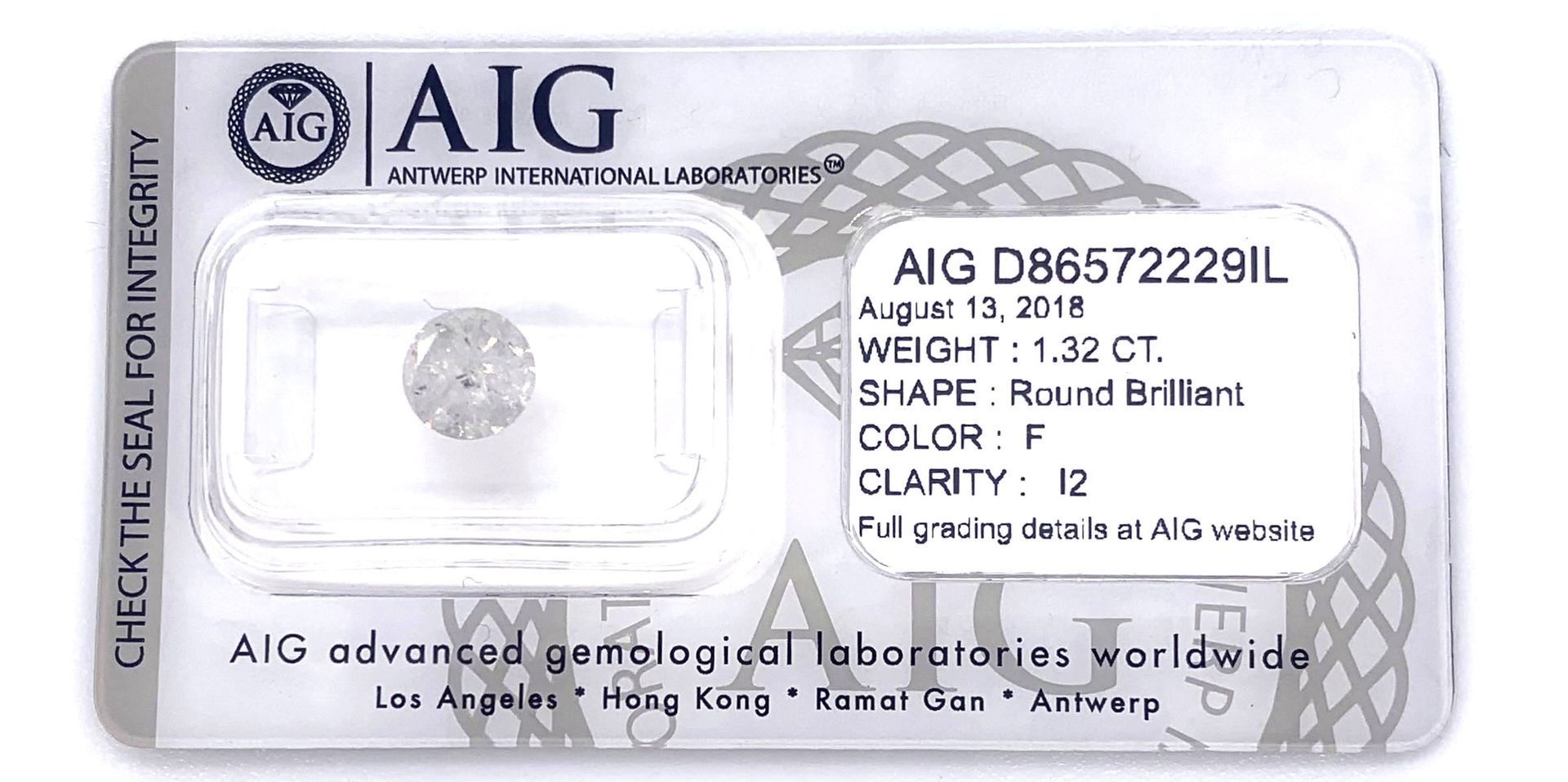 Null 1.32克拉的明亮式切割钻石的纸面。 AIG证书 : 颜色 : F. 净度 : I2.荧光：无。 一颗1.32克拉的钻石。