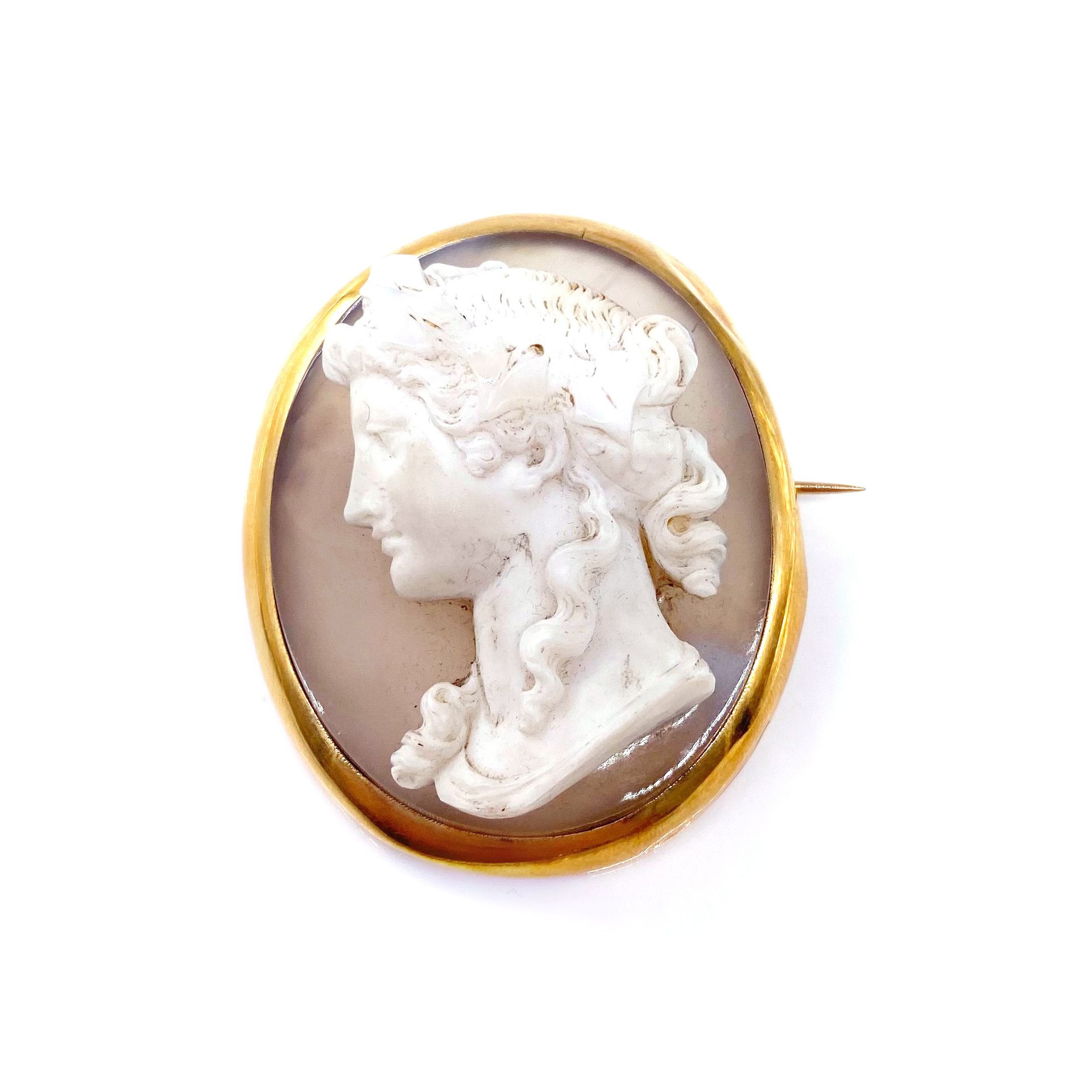 Null An important cameo on agate with a profile of a woman. Mounted in 18K yello&hellip;