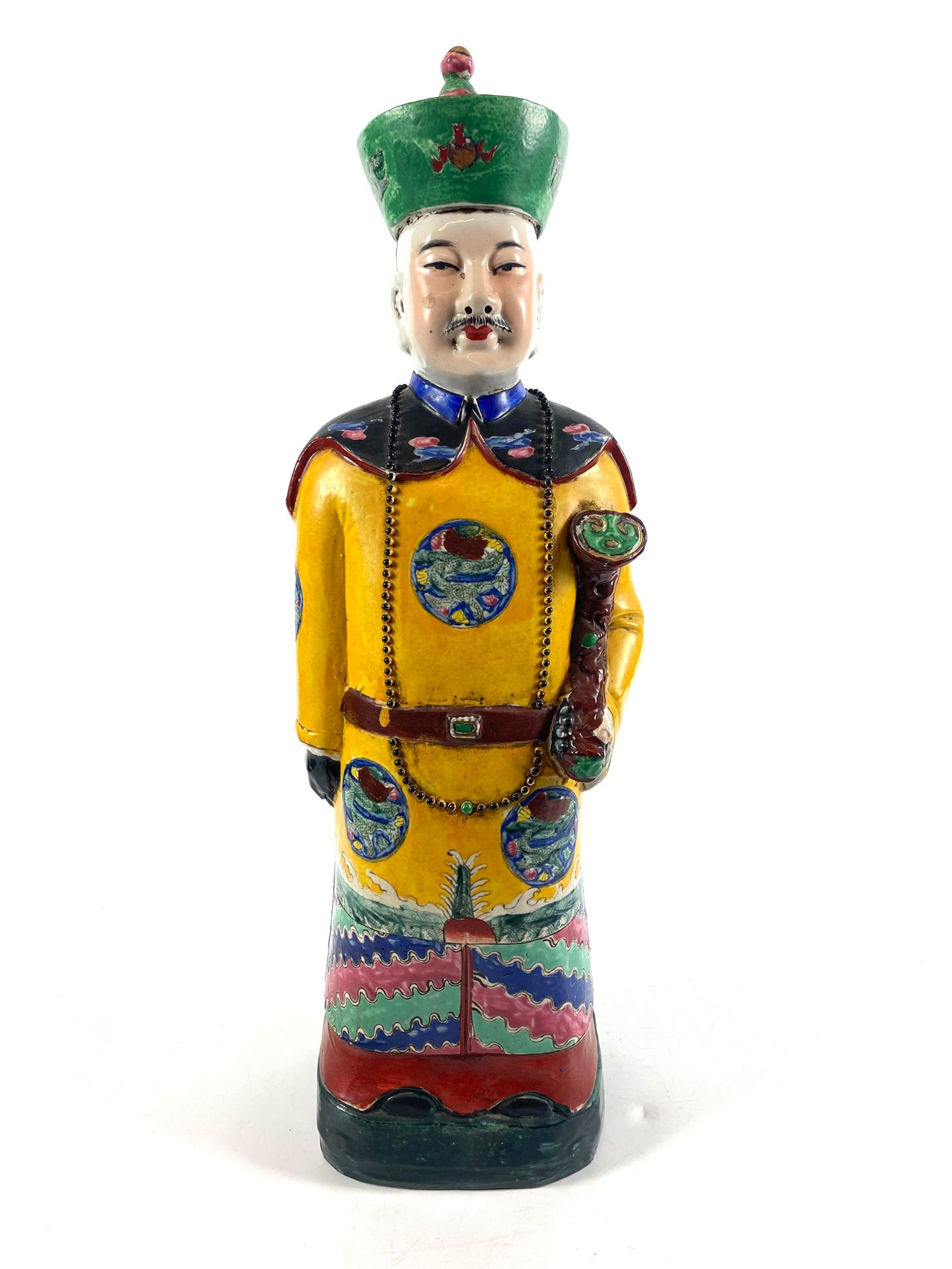 Null CHINE Statuette en porcelaine polychrome représentant un dignitaire en pied&hellip;