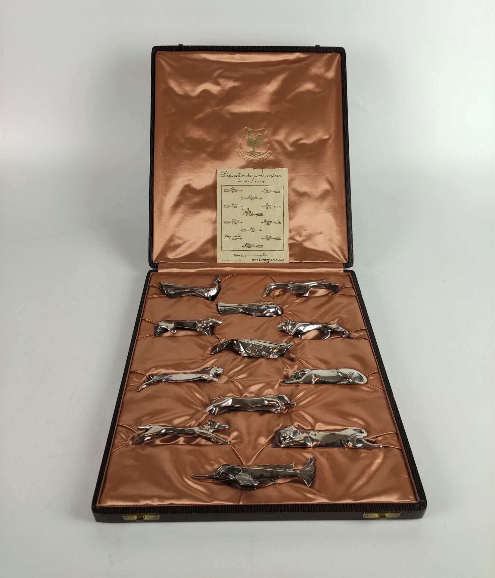 Null GALLIA FOR CHRISTOFLE 约1930年 一套12个镀银动物手包 每件都有O.原装盒。