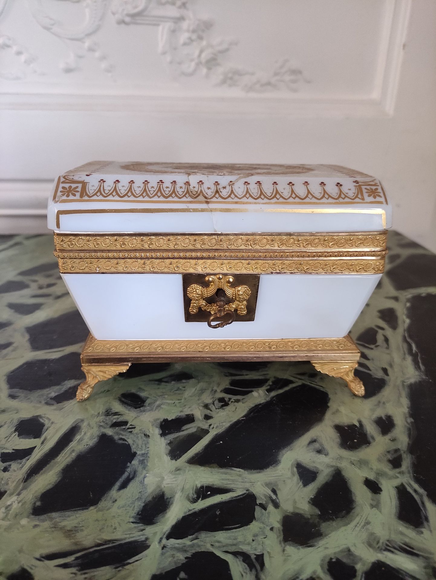Null Grave-shaped box in opaline with painted decoration of flowered bouquets. M&hellip;