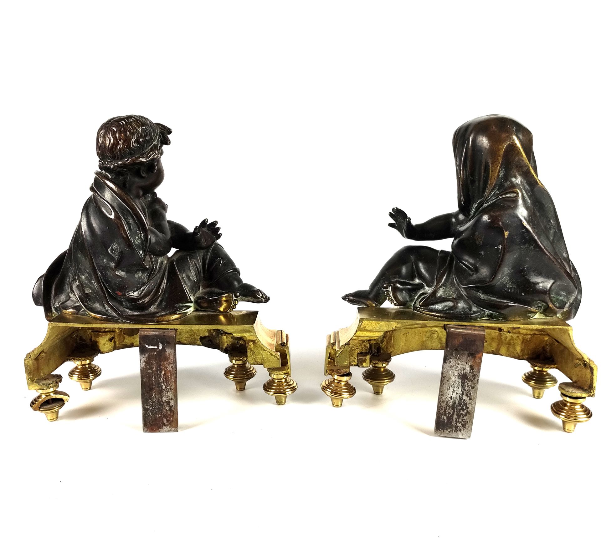 Null Pareja de CHENETS de bronce patinado y dorado decorados con una pareja de p&hellip;