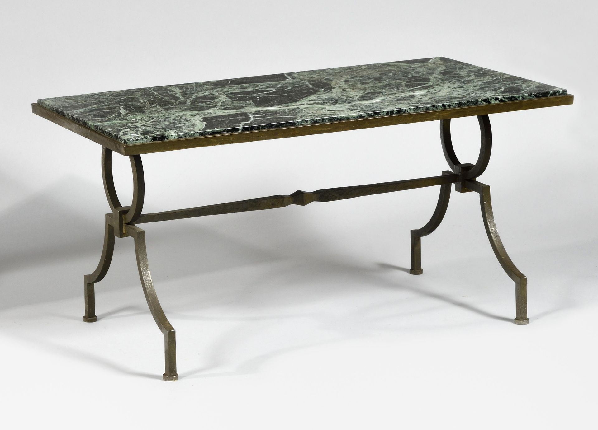 Null JACQUES ADNET (1900-1984) For GILBERT POILLERAT (1902-1988) 海绿色大理石长方形桌面的矮桌，&hellip;