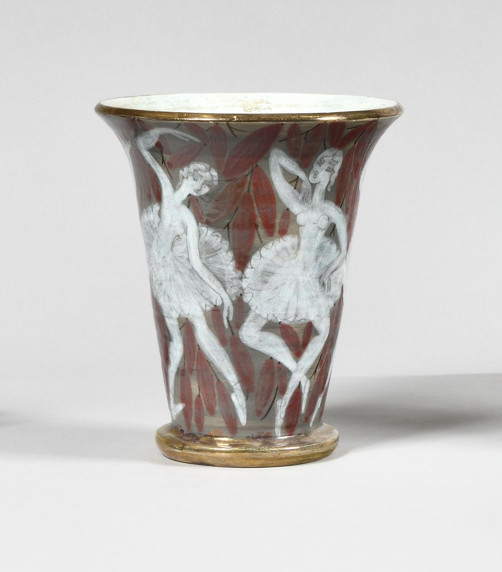 Null EDOUARD CAZAUX (1889-1974)陶器花瓶，装饰有红色和金色背景的芭蕾舞者的浮雕，底座下有签名 高度：25.5厘米 - 直径：22厘&hellip;