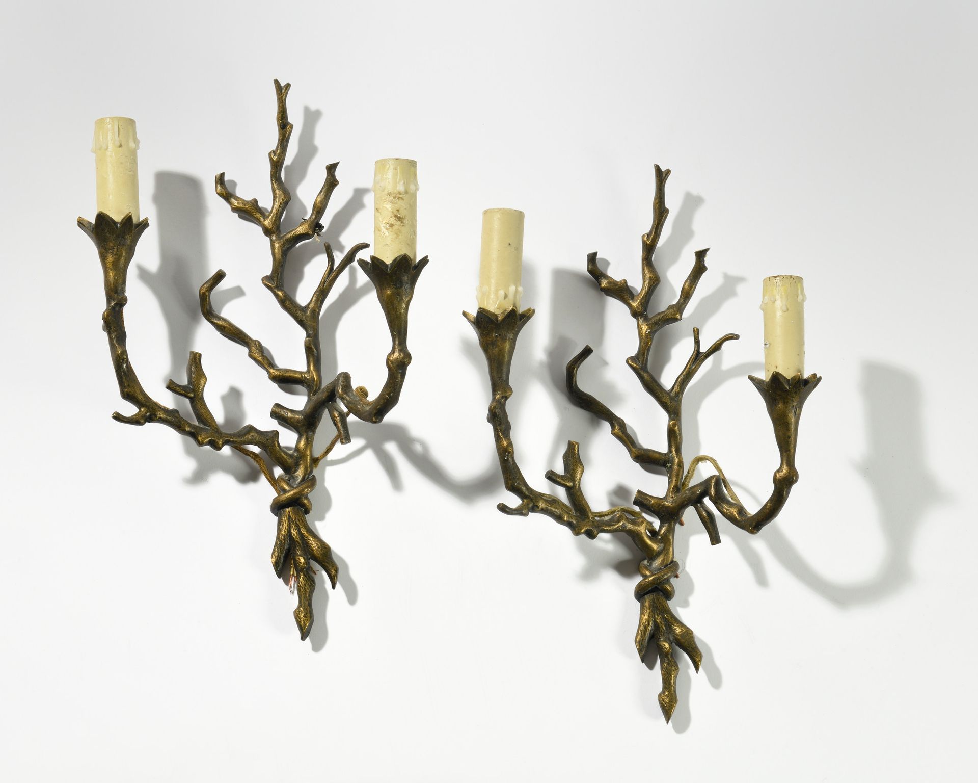 Null JANSEN Paire d’appliques en bronze patiné à motif de branches à deux bras d&hellip;