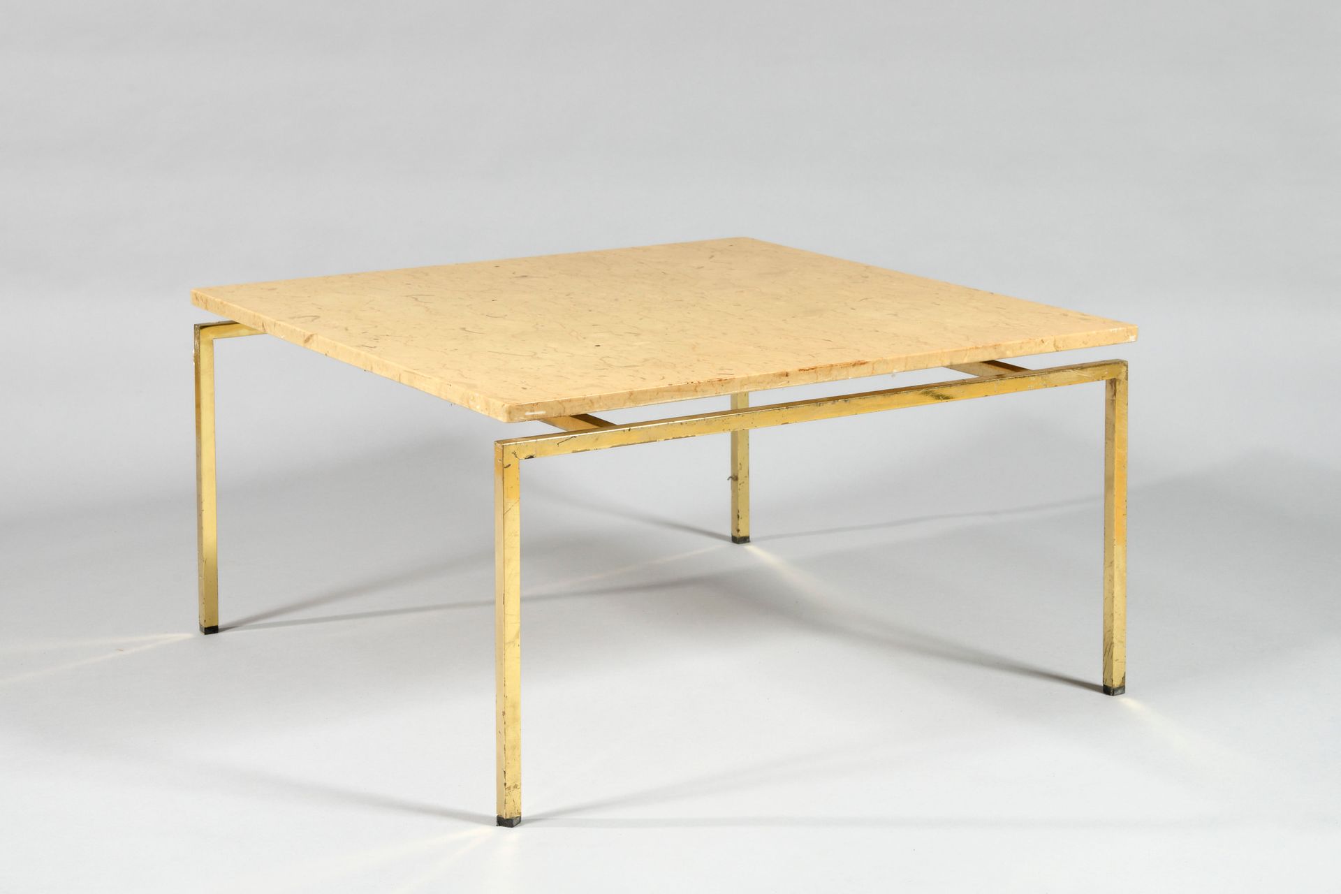 Null WORK OF THE 1970's Low table with square top in greige marble, on a gilded &hellip;