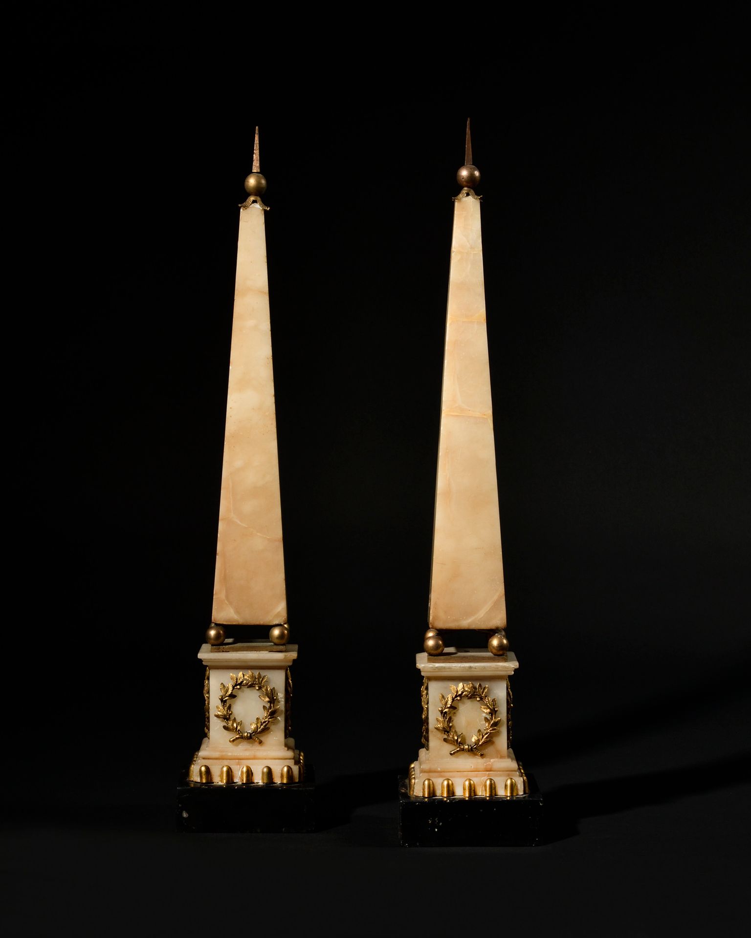 Null Pair of OBELISQUES in white marble, black marble and gilt bronze, decorated&hellip;