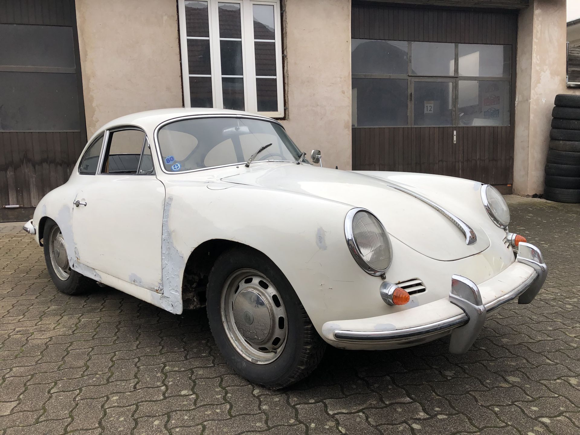 1964 Porsche 356 C 1600 Serial number: 130870

Engine number: 732438

French CG &hellip;