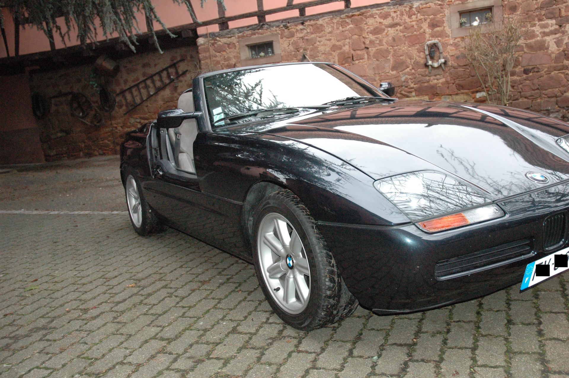 1989 BMW Z1 86868 km original

Technical control OK

French collector's car



T&hellip;