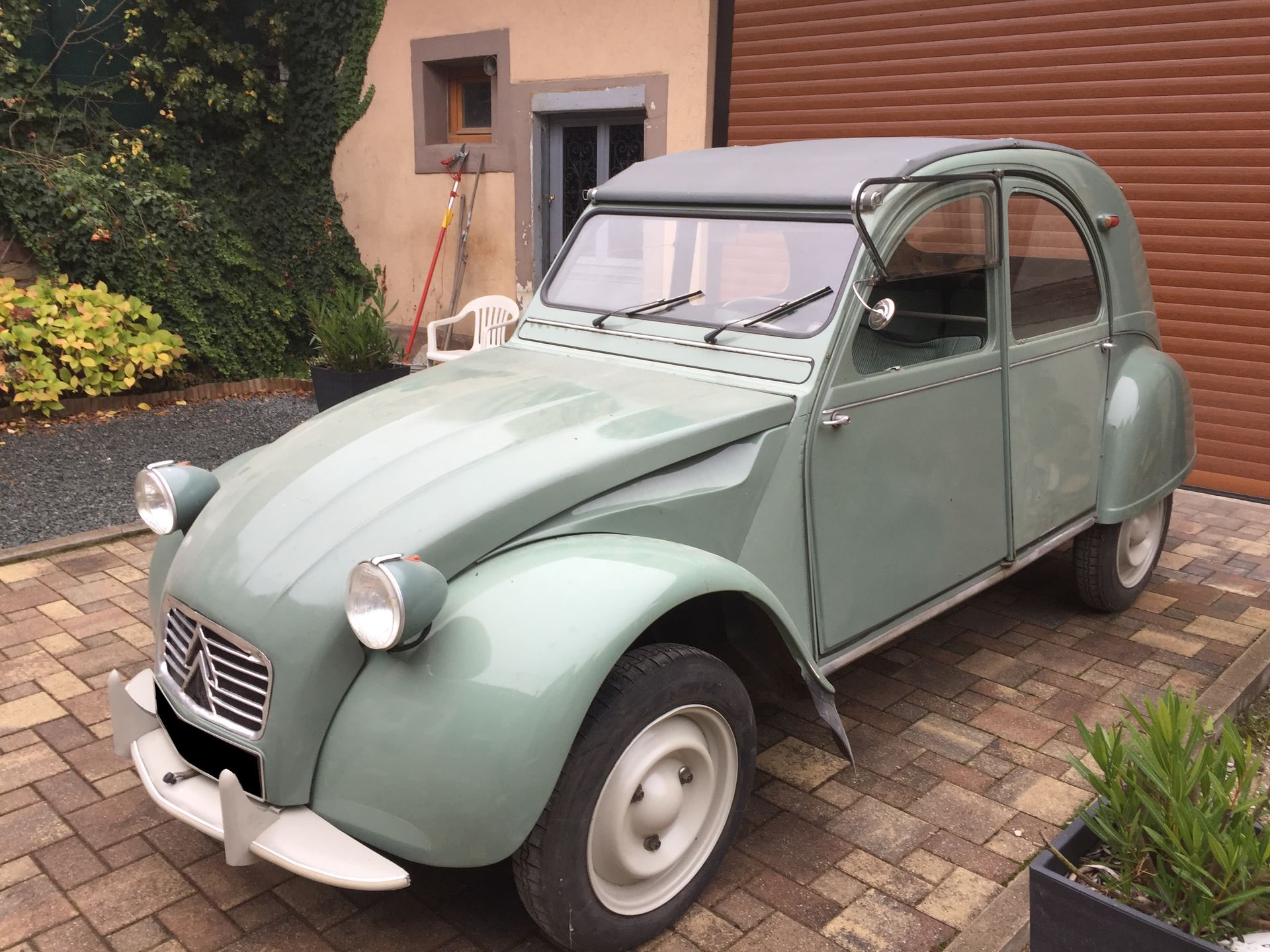 1961 Citroën 2 CV Tipo AZM

Versión de puerta suicida

Interior original

Contro&hellip;