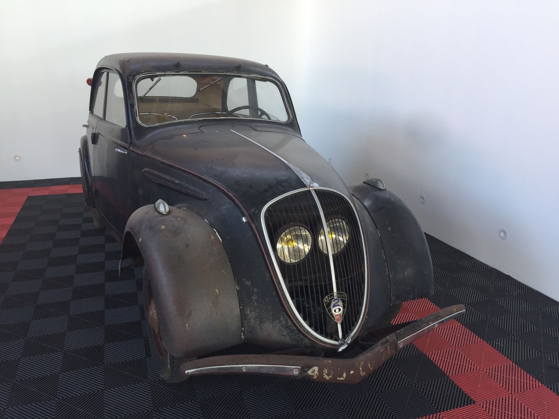 1938 Peugeot 202 53153公里

法国注册

序列号：438231

这辆车的原始状况很好，没有经过修复。

它是功能性的，只需要一个服务。