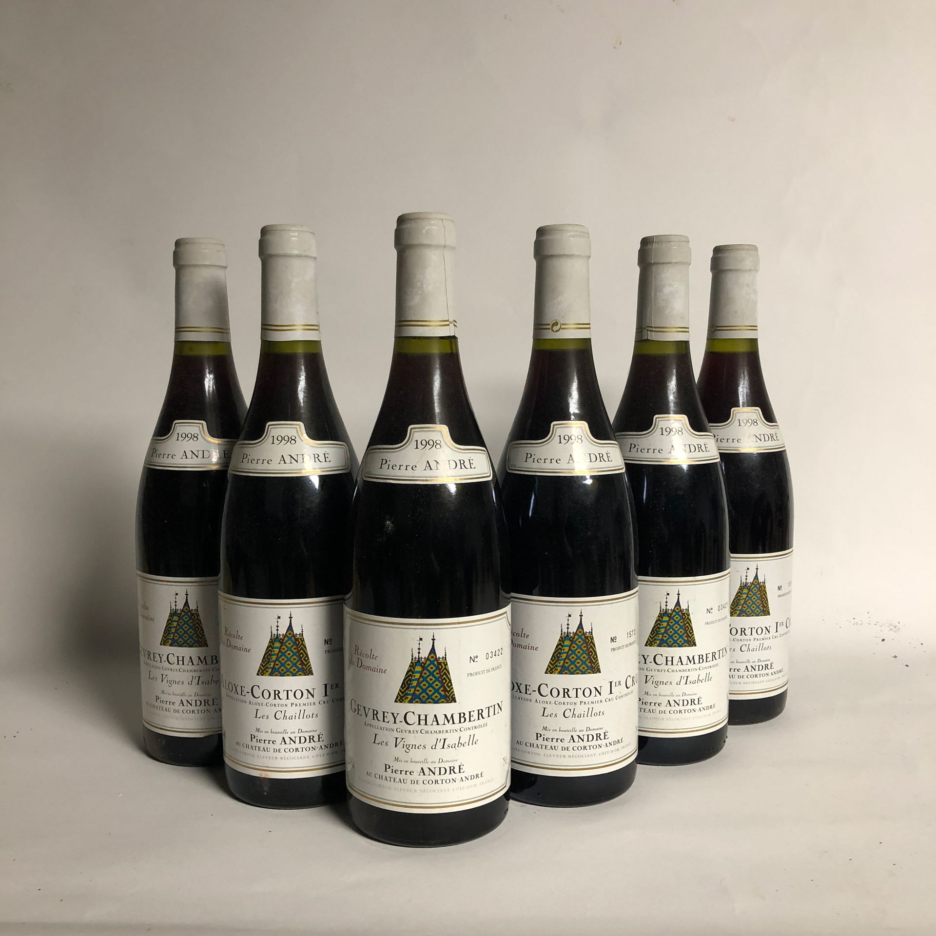 Null 
3 bouteilles ALOXE CORTON 1998 "Les Chaillots" (étiquettes fanées, léger m&hellip;