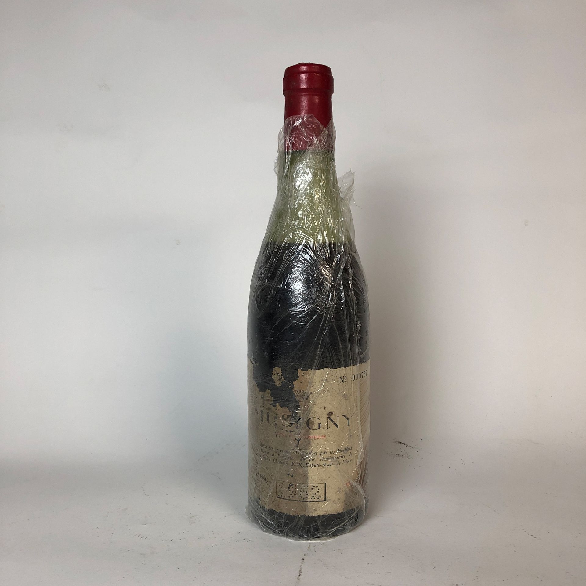 Null 1瓶MUSIGNY 1962 Vaucher Père et fils (水平面在5到7厘米之间，标签非常损坏，几乎被毁，瓶子被拍摄)
