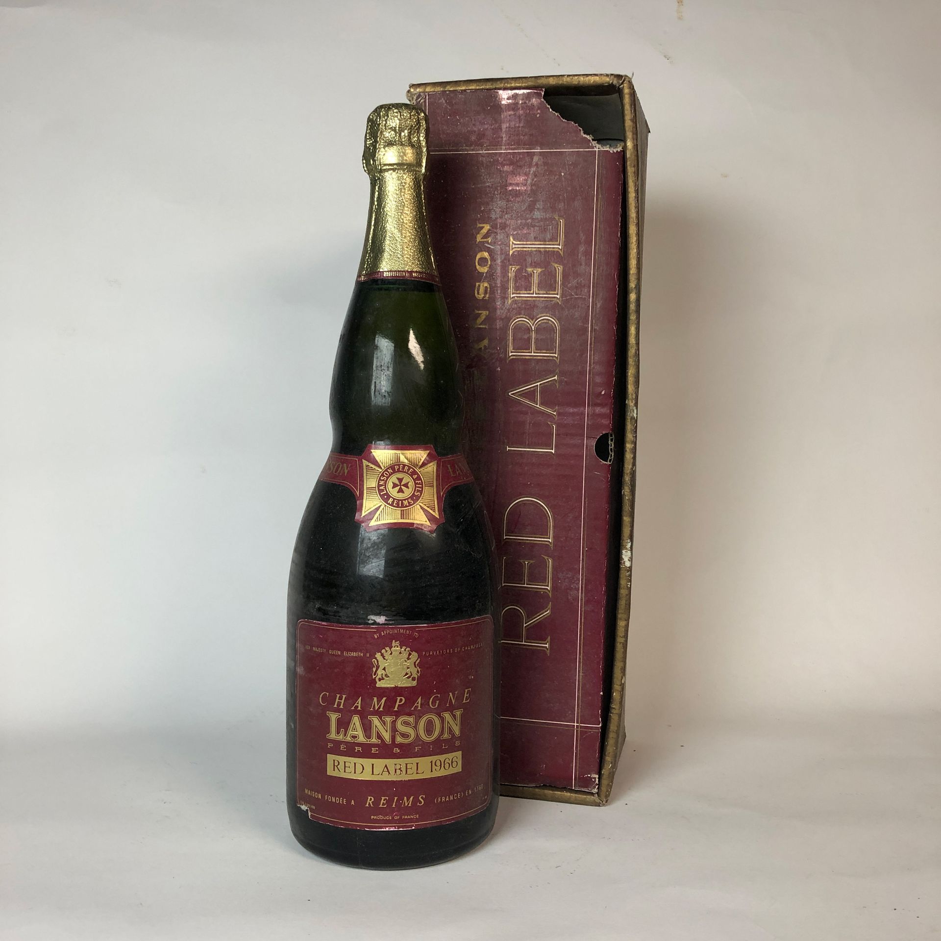 Null 1 bouteille CHAMPAGNE LANSON 1966 Red Label (niveau léger bas, étiquette ab&hellip;