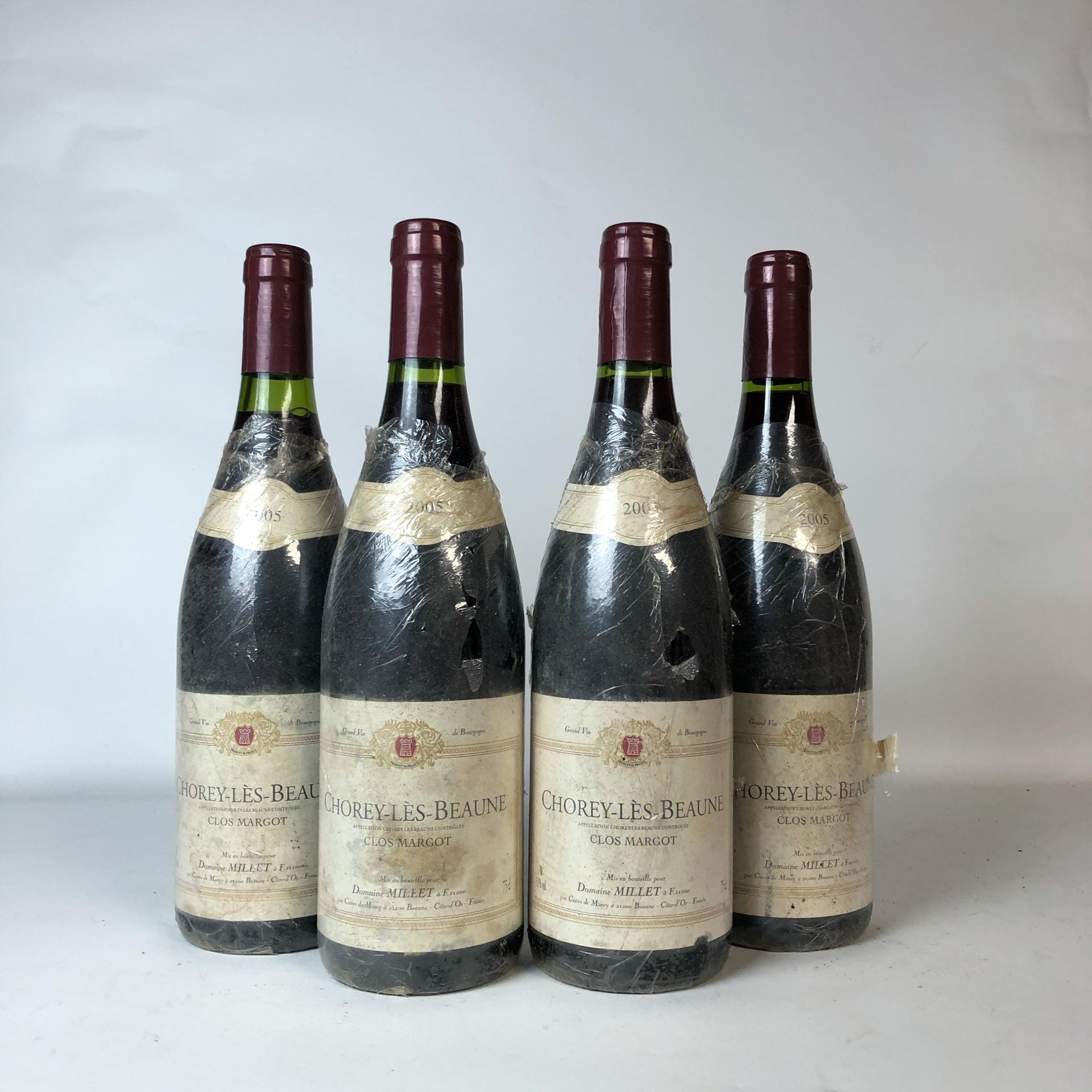 Null 4 bottles CHOREY LES BEAUNE 2005 Clos Margot Domaine Millet (faded, stained&hellip;