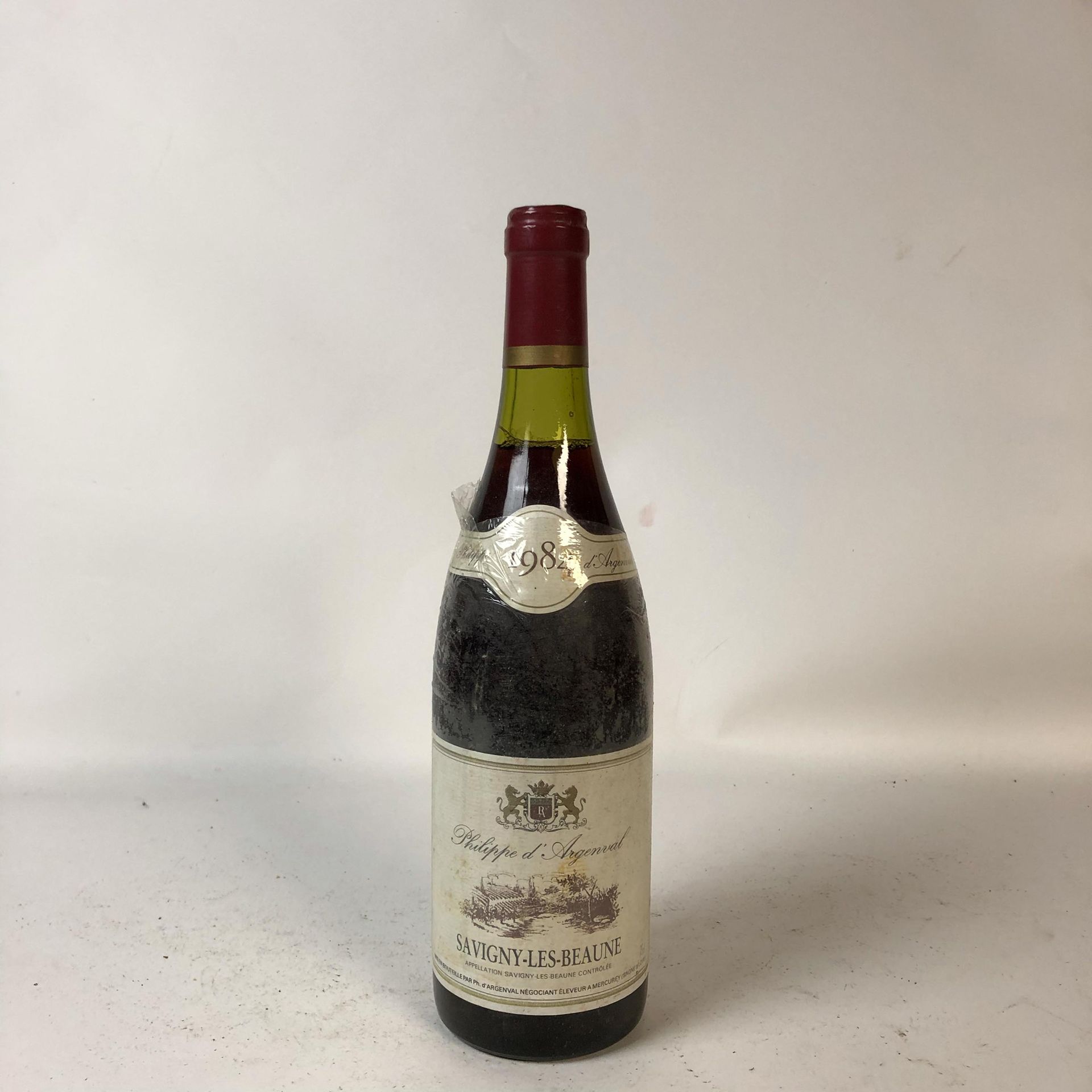 Null 1瓶SAVIGNY LES BEAUNE 1984 Philippe d'Argeval (水平在2-3厘米之间，有污点的标签，有污点，CRD盖)