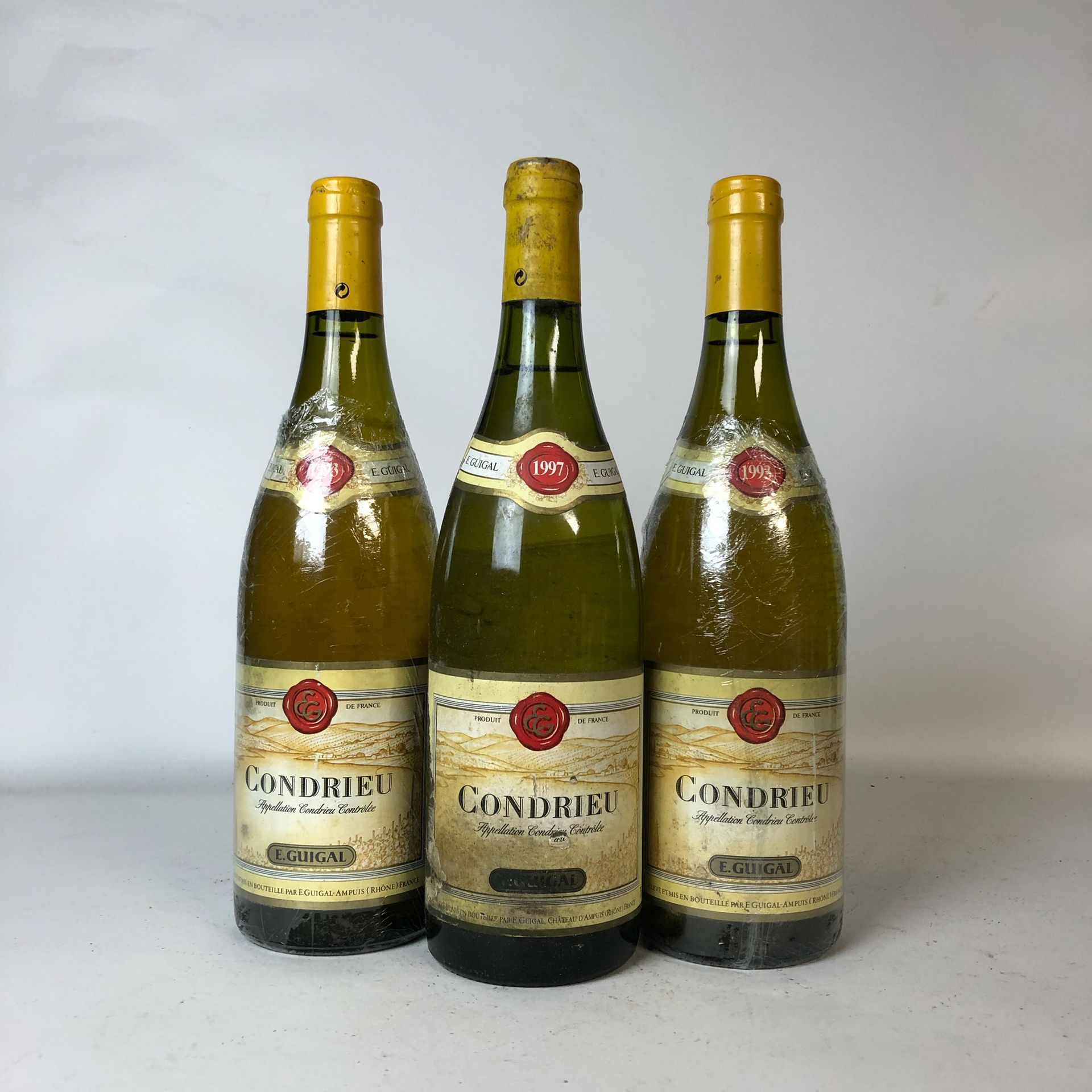Null 3 bottles : 2 CONDRIEU 1993 E. Guigal, 1 CONDRIEU 1997 E. Guigal (dirty, ma&hellip;