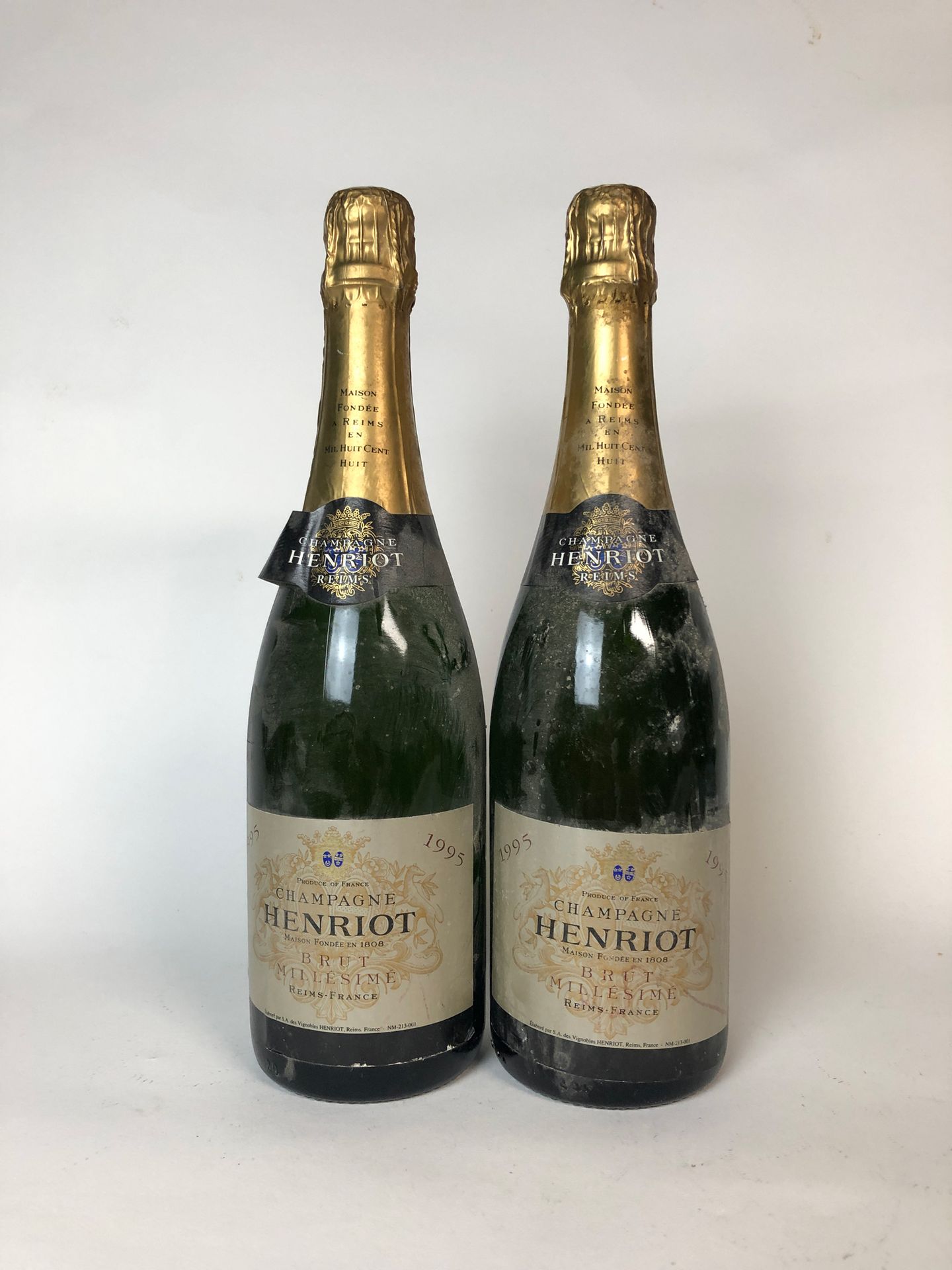 Null 2 bouteilles CHAMPAGNE HENRIOT 1995 Brut (niveaux léger bas, étiquettes sal&hellip;