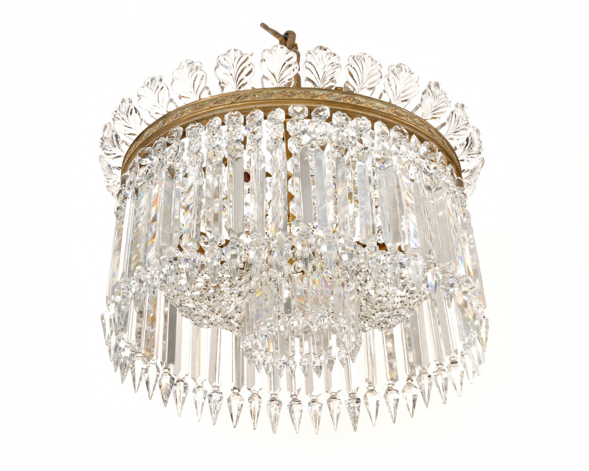 Null BACCARAT Lustre "crinoline" de forme circulaire, en bronze doré et pampille&hellip;