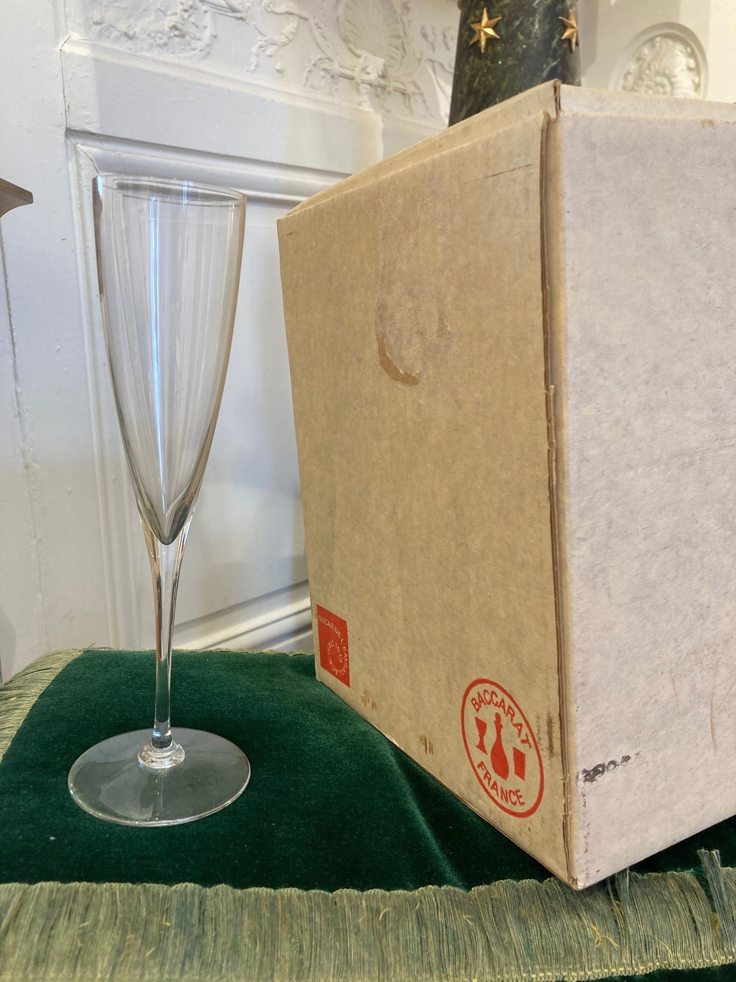 Null BACCARAT Suite de 18 flûtes en cristal modèle Dom Perignon. TBE (3 cartons &hellip;