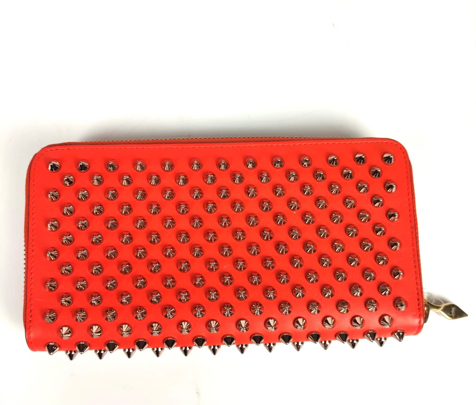 Null LOUBOUTIN Orange leather studded wallet. 11 x 20 cm (as new).