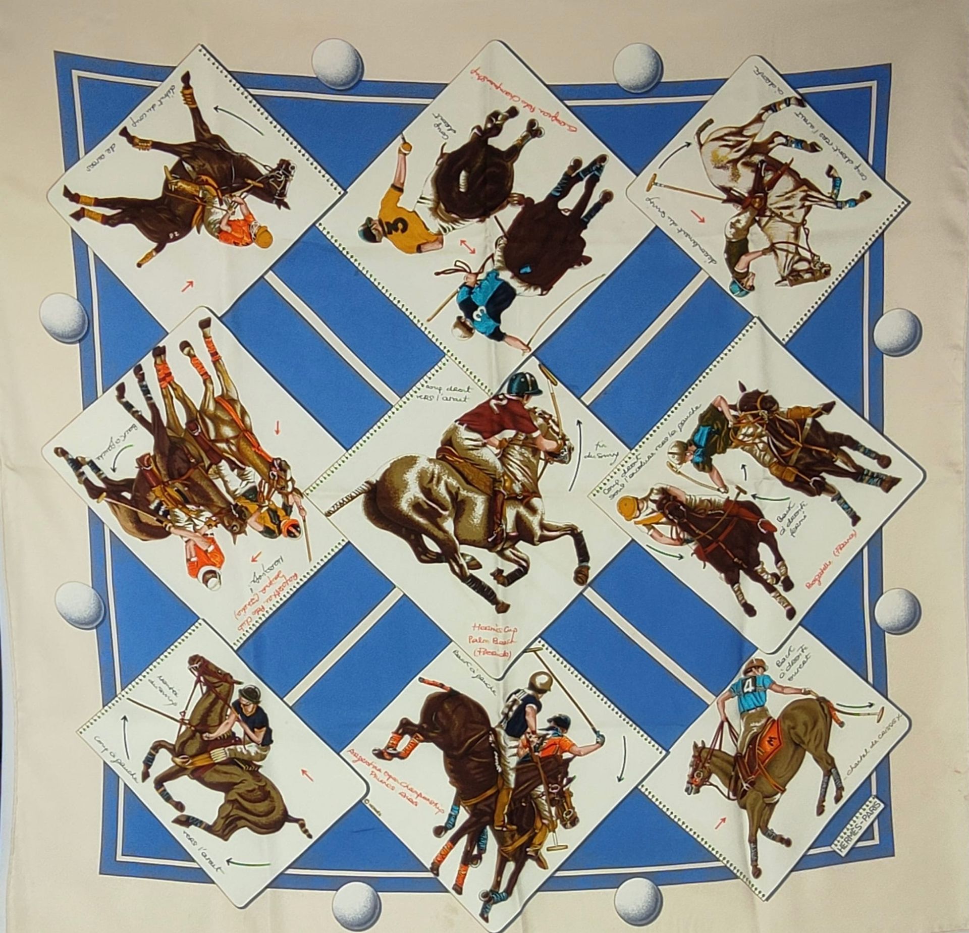 Null Pañuelo de seda HERMES decorado con jugadores de polo. Caja. Manchas.