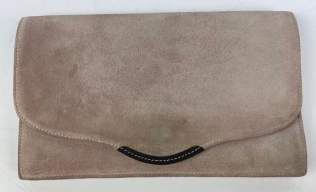 Null HERMES PARIS 旧粉色麂皮手拿包，按扣开合。约1960年 13 x 22 cm (磨损、变色)