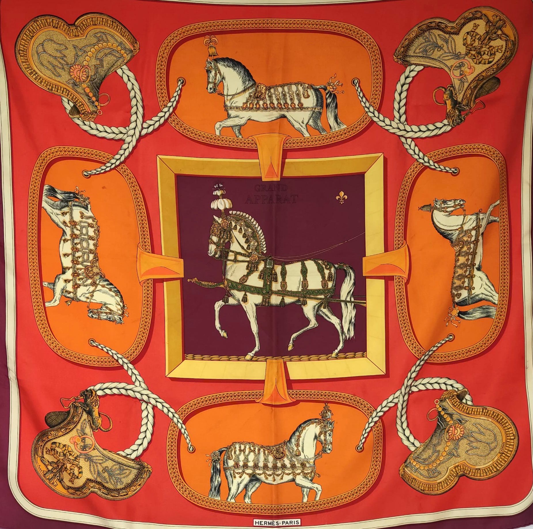 Null HERMES Silk scarf model "Grand Apparat" Box. Stains.