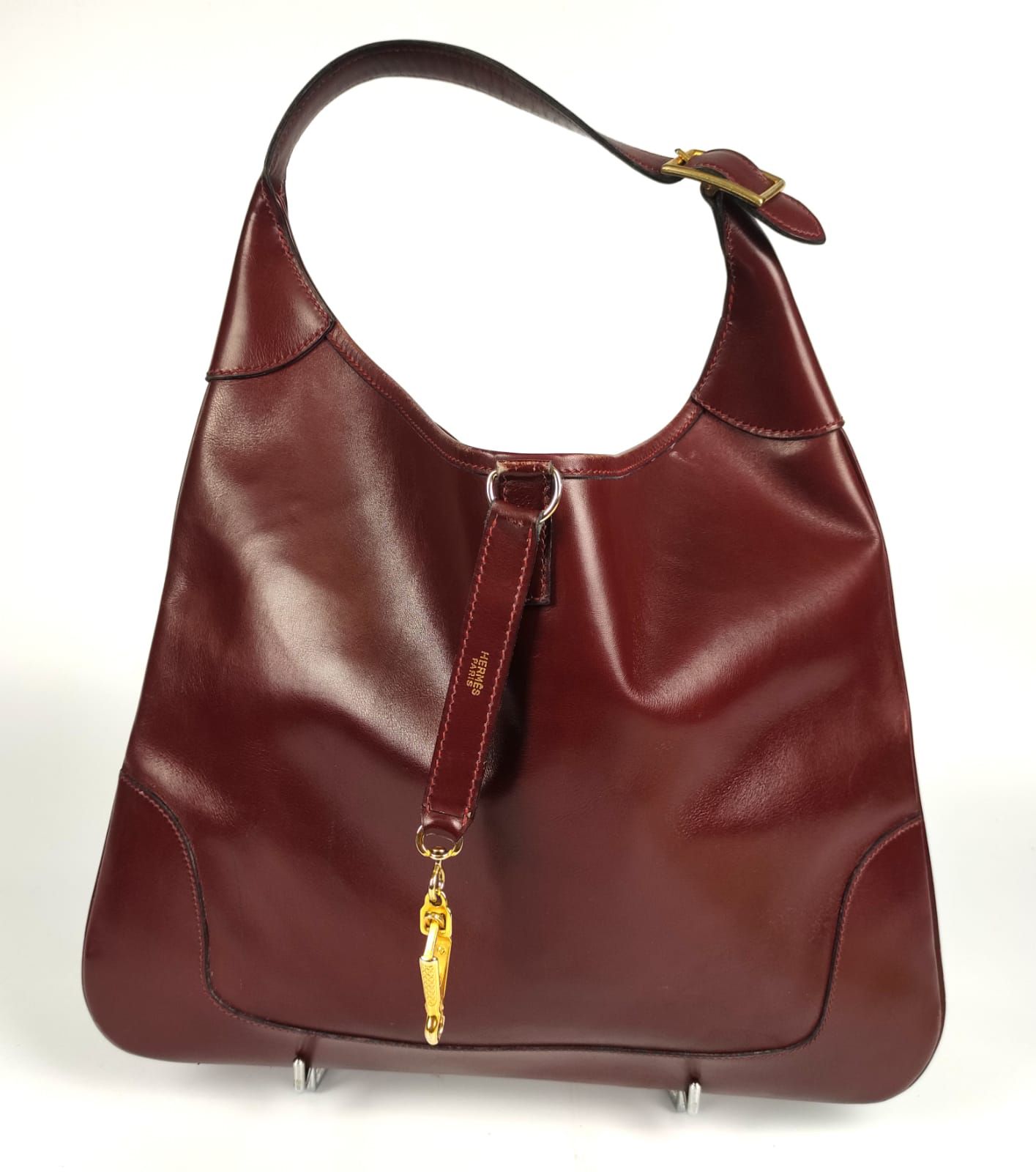 Null HERMES PARIS Bag Trim in burgundy calfskin with tone-on-tone stitching - Zi&hellip;