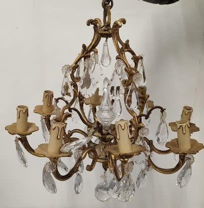 Null LAMMER aus vergoldeter Bronze und Pampillen mit acht Lichtarmen.

H: 56 cm &hellip;