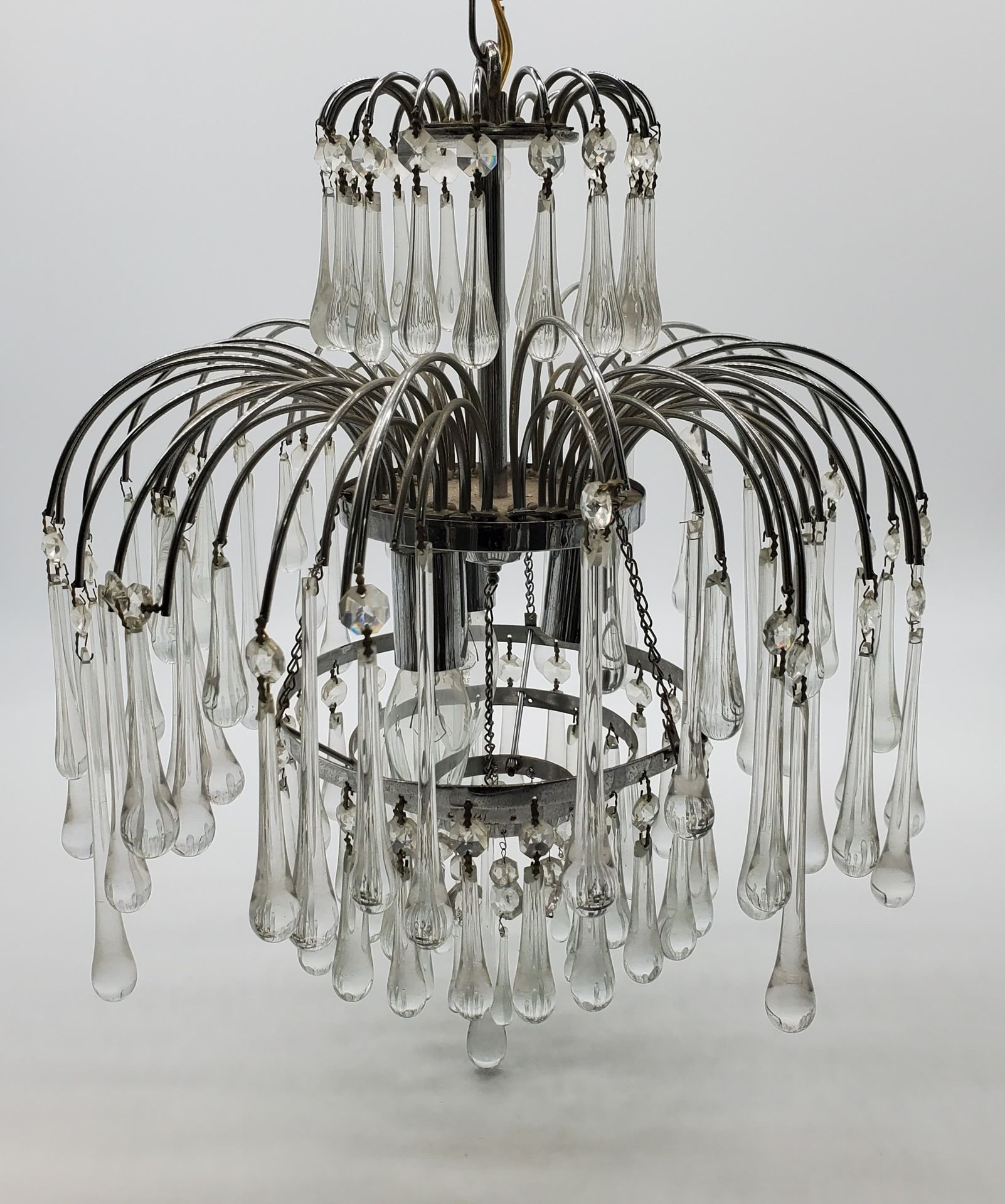 Null Lámpara de araña con colgantes de metal cromado 

Siglo XX 

H : 39 cm 

(f&hellip;