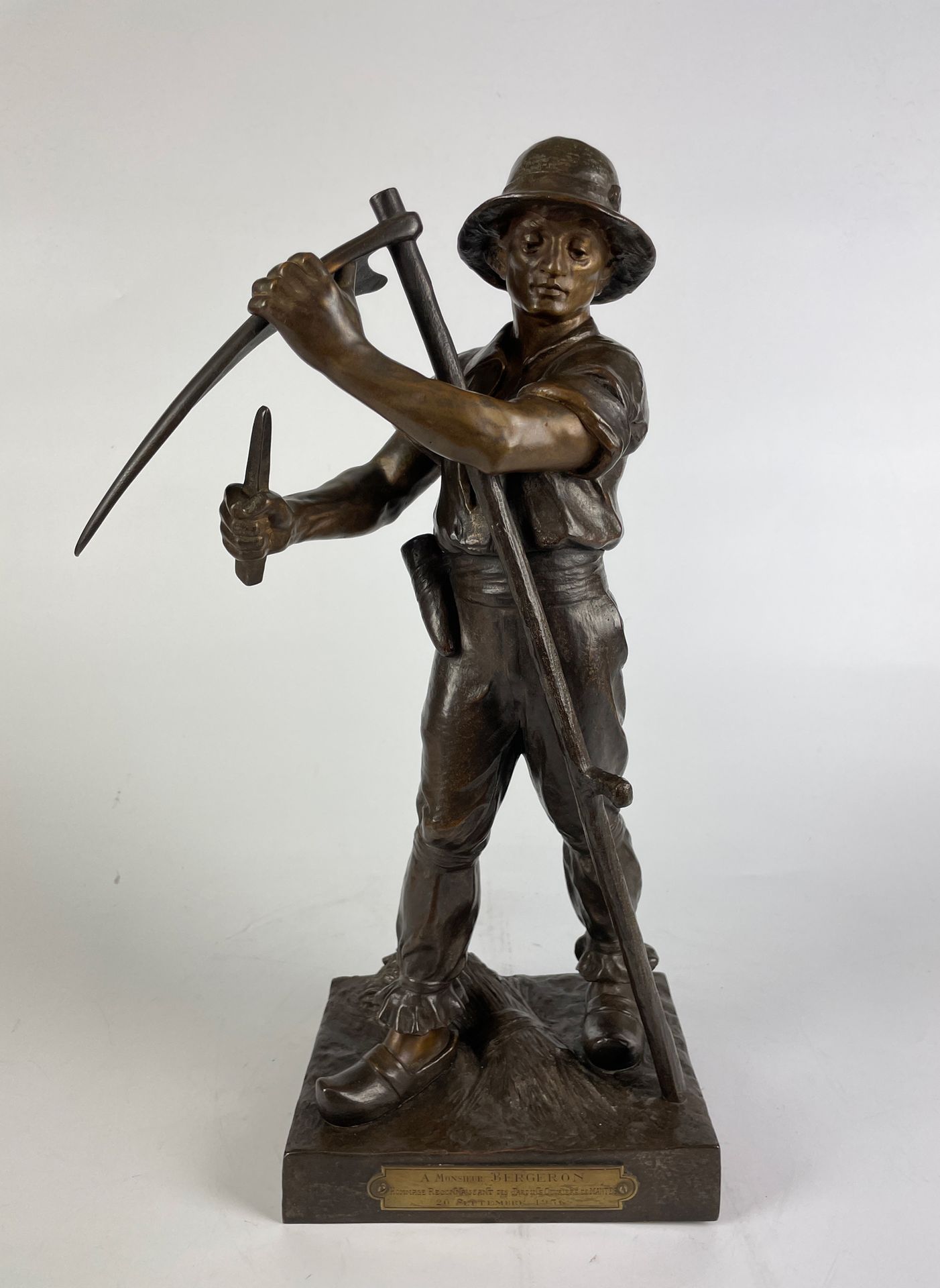 Null Henri Louis LEVASSEUR (1853 - 1934) The reaper Bronze with brown patina, si&hellip;
