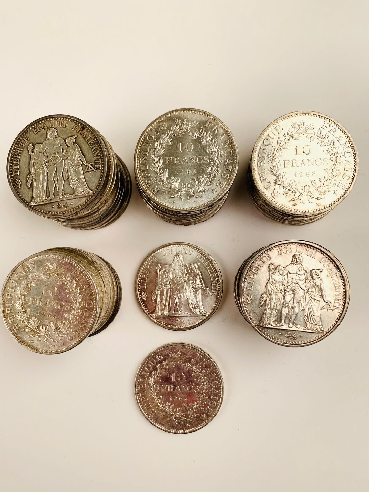 Null 55 PIÈCES de 10 Frs Hercule, argent. 30 de 1965, 3 de 1966, 14 de 1967, 3 d&hellip;