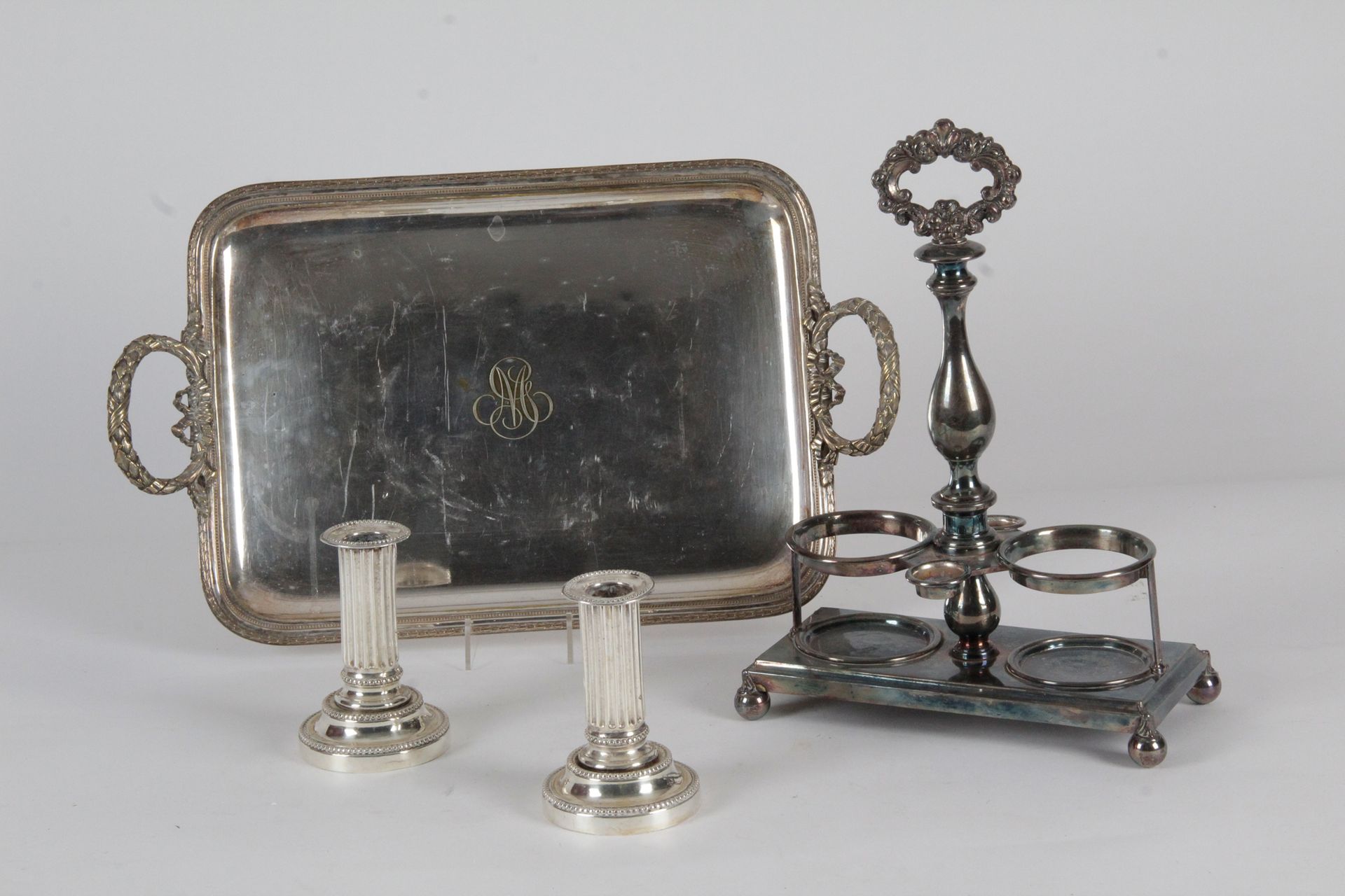 Null LOT OF SILVERED METAL: - Serving tray with handles, decorated with laurel g&hellip;