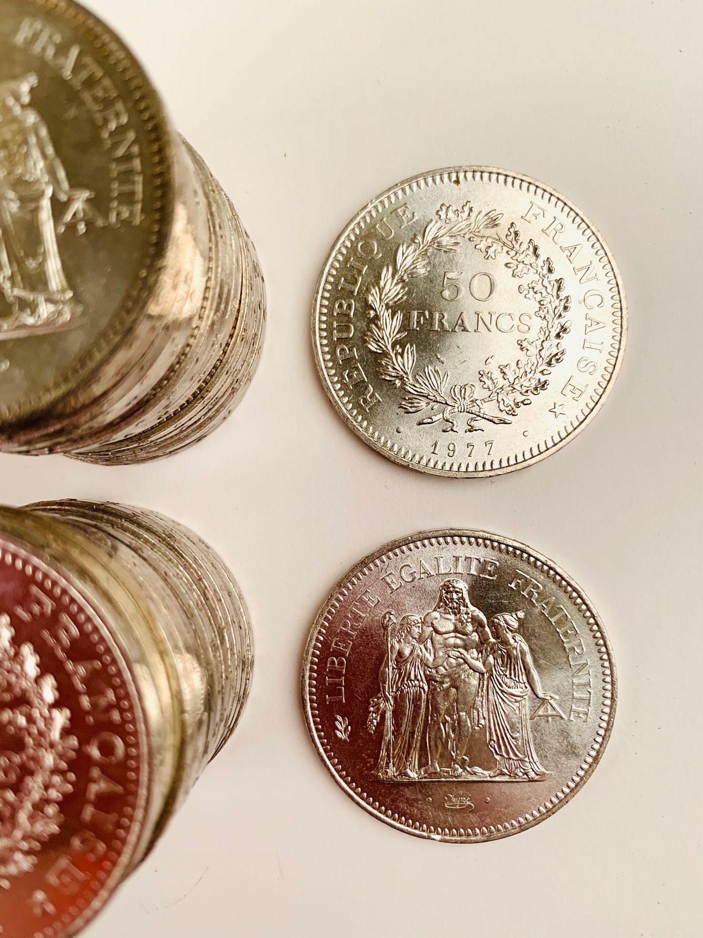 Null 32枚50 Frs Hercules硬币，银质。1977年的30个，1975年的一个，1974年的一个。重量 : 868克