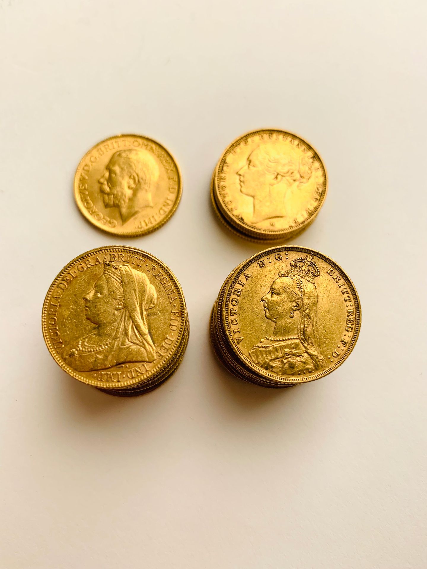 Null 30 STÜCKE souveräner britischer Goldmünzen. Gewicht: 236 g