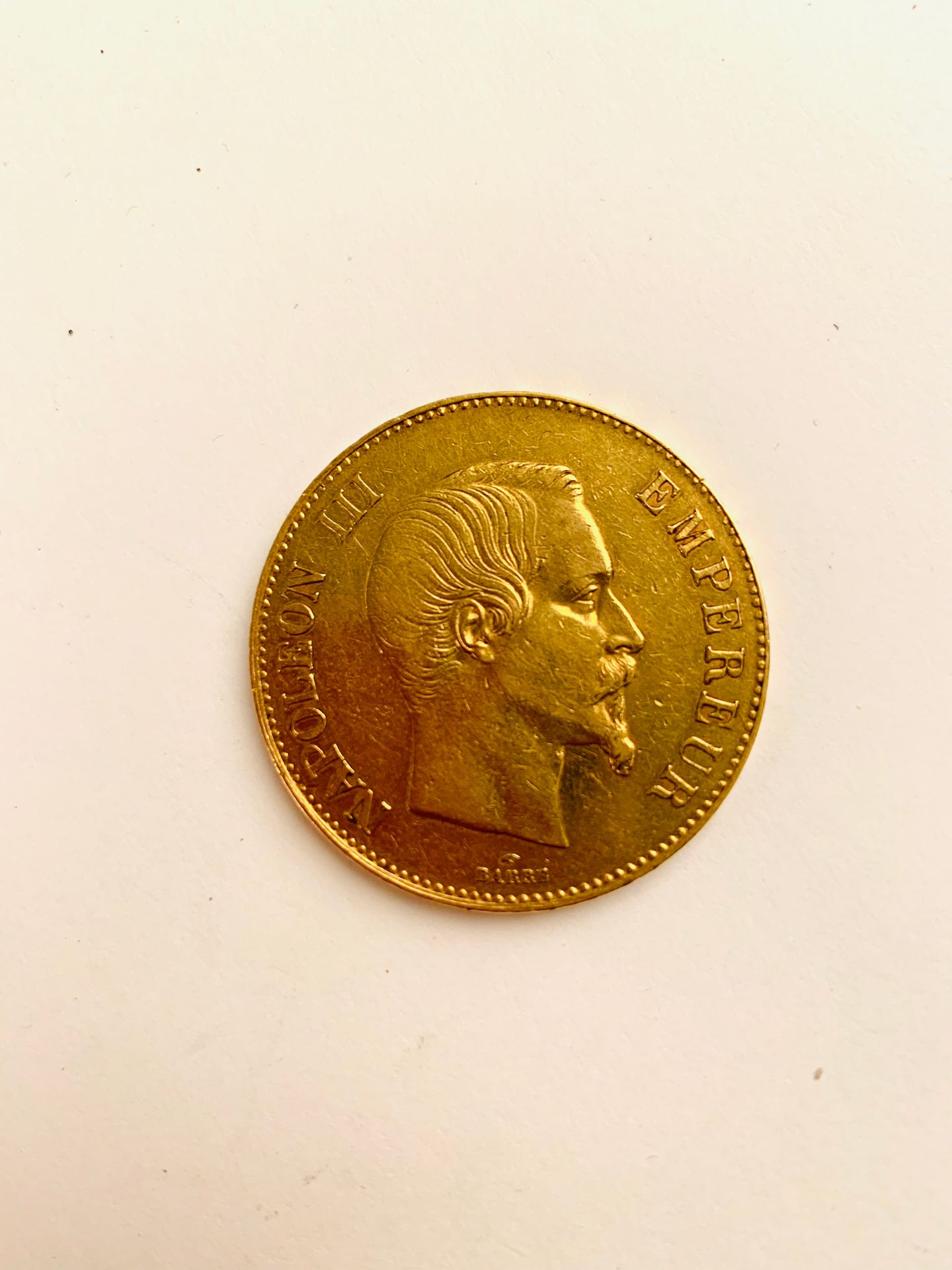 Null 1858年，巴黎，拿破仑三世右侧光头侧面，1件100弗拉的黄金，署名BARRE。重量：32.26克